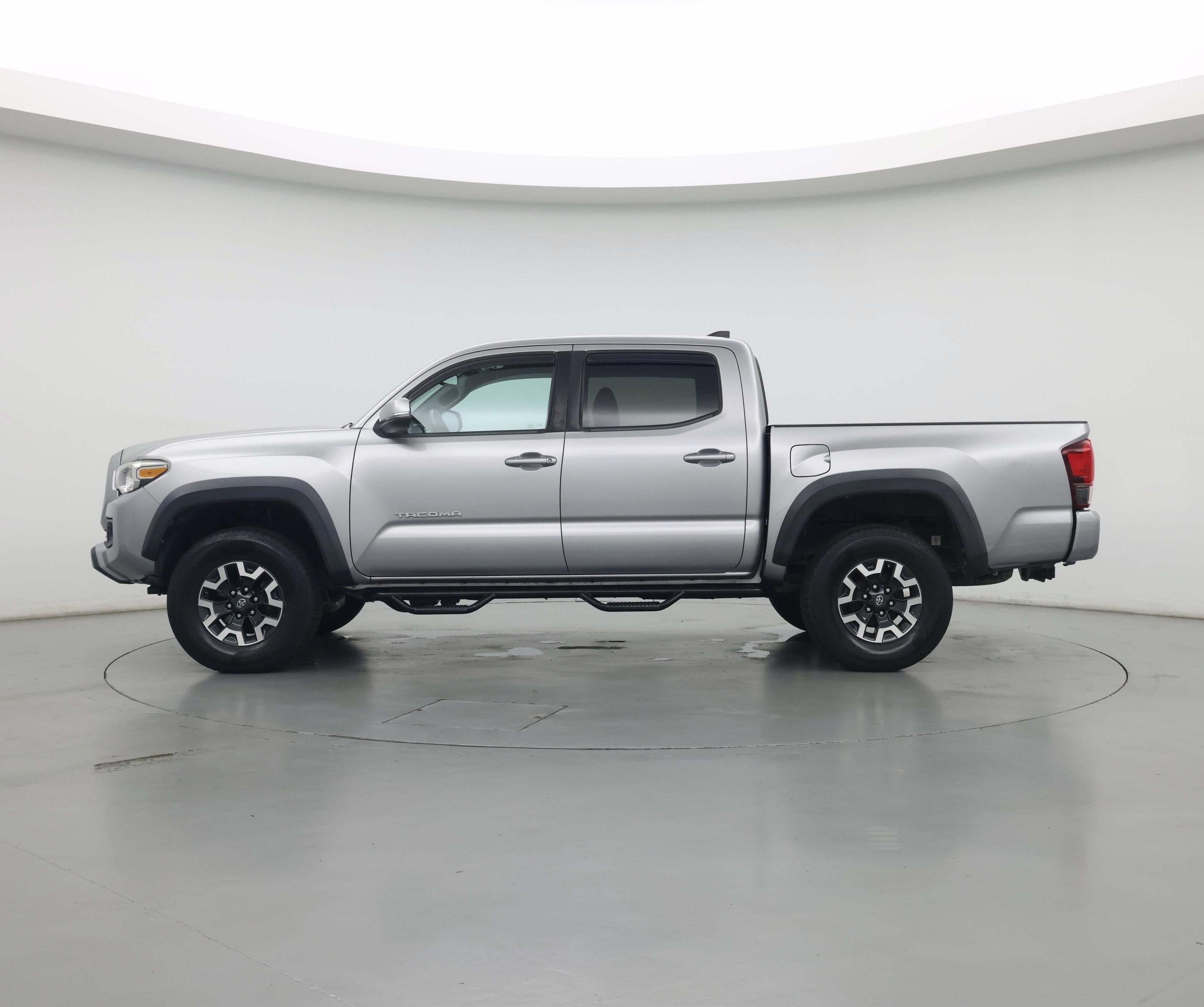 Thumbnail: 2019 Toyota Tacoma - 3