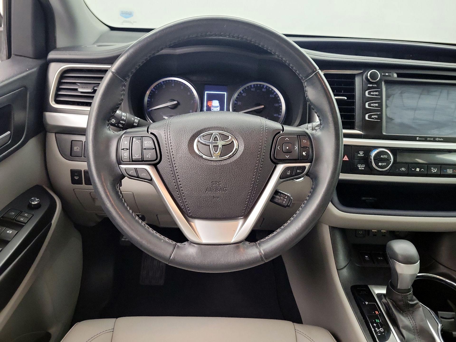 Thumbnail: 2019 Toyota Highlander - 10