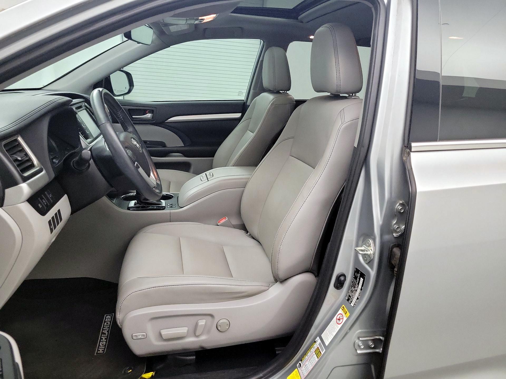 Thumbnail: 2019 Toyota Highlander - 11