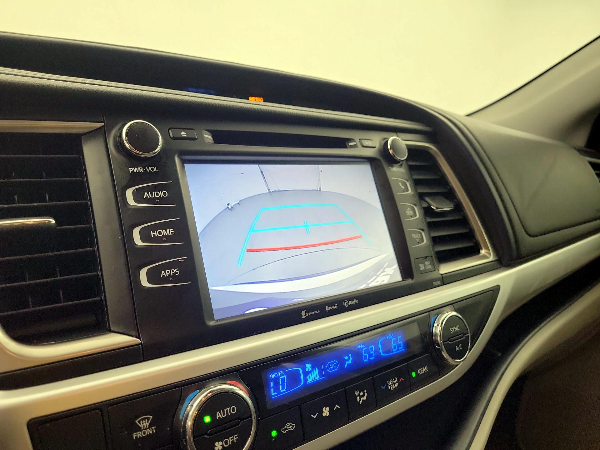 Thumbnail: 2019 Toyota Highlander - 14