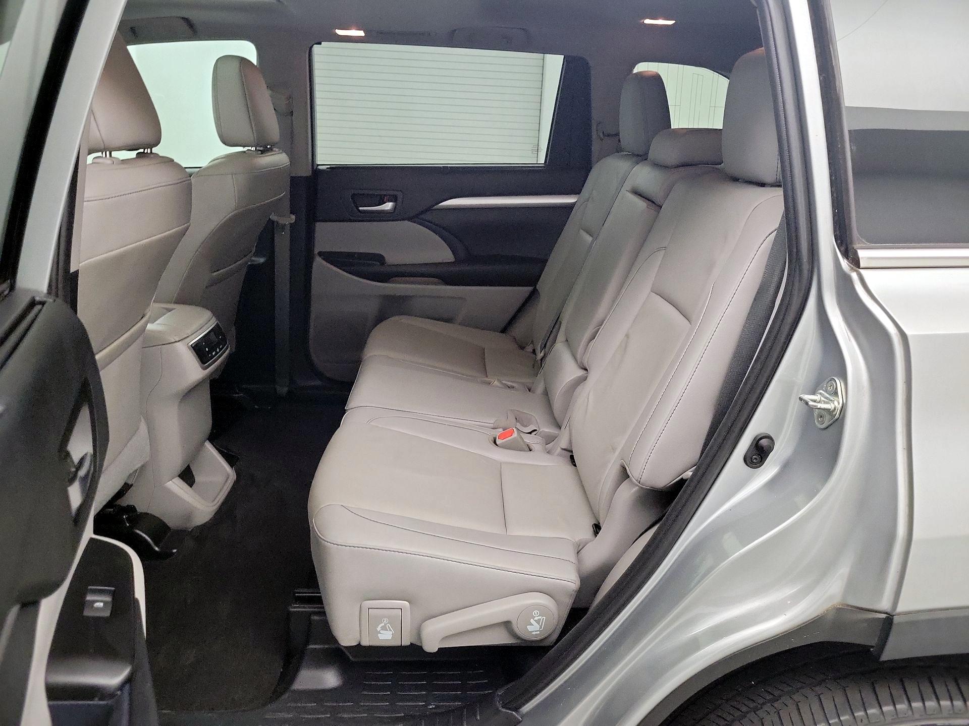 Thumbnail: 2019 Toyota Highlander - 20