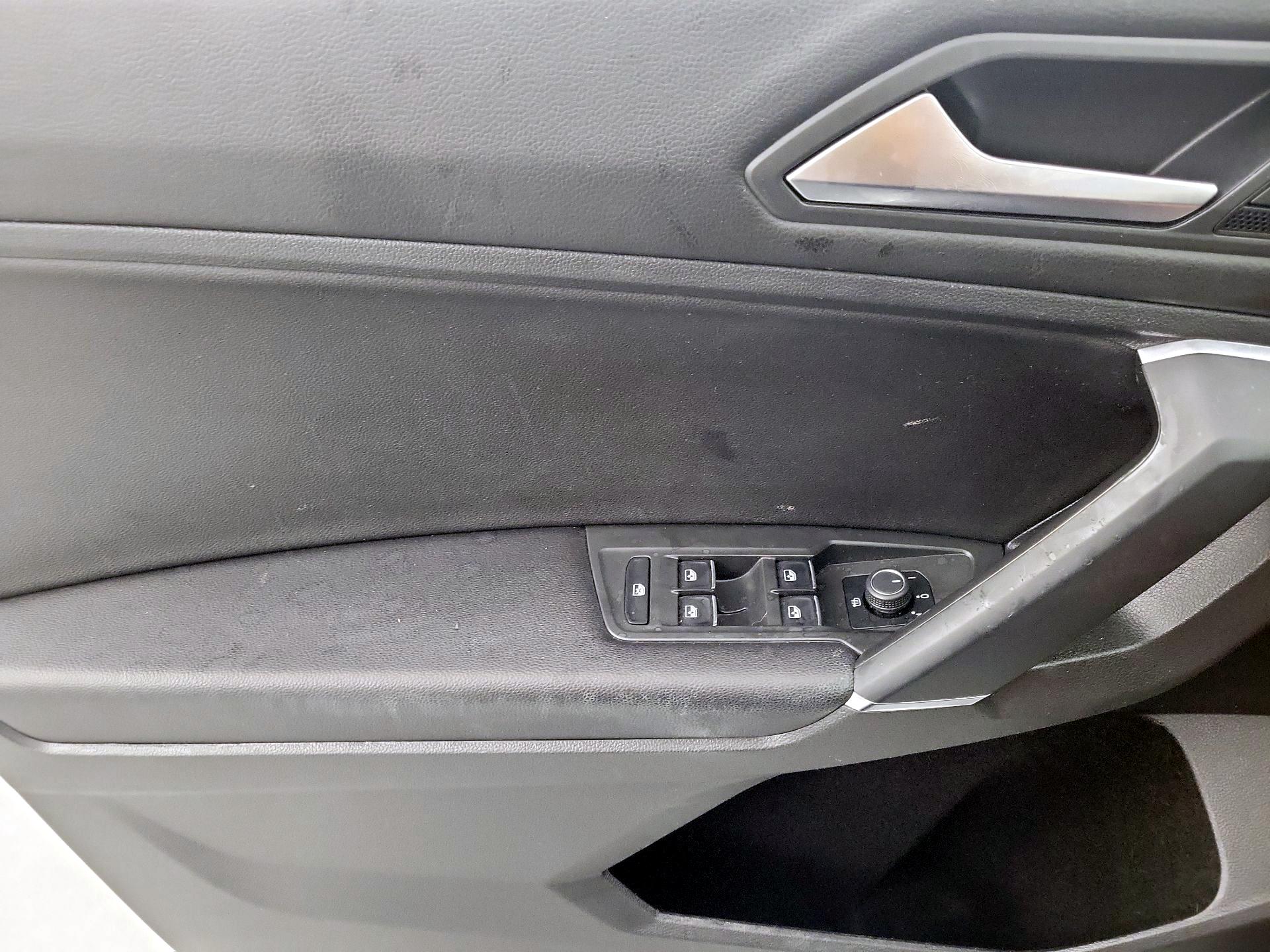 Thumbnail: 2020 Volkswagen Tiguan - 12