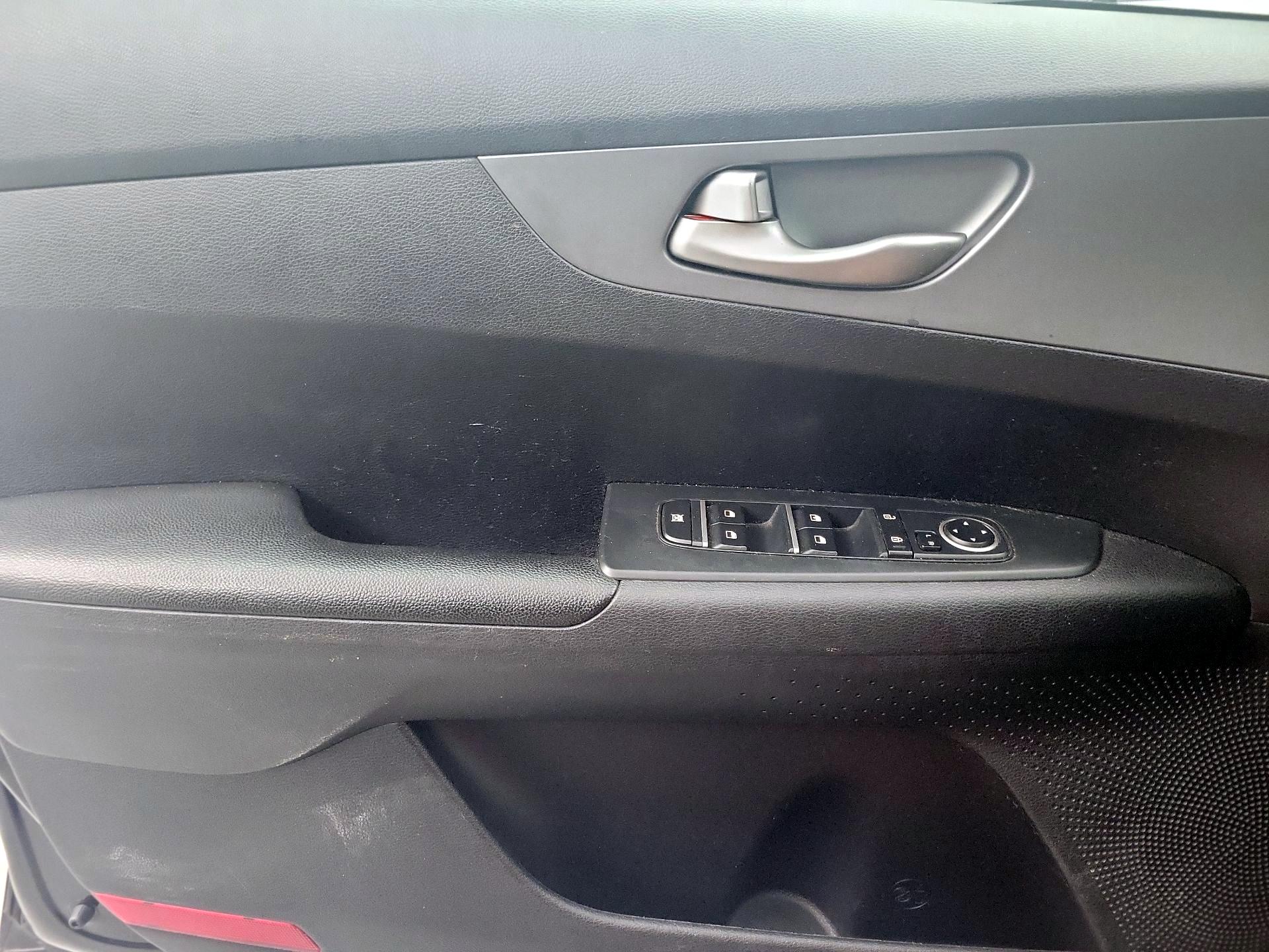 Thumbnail: 2020 Kia Forte - 12