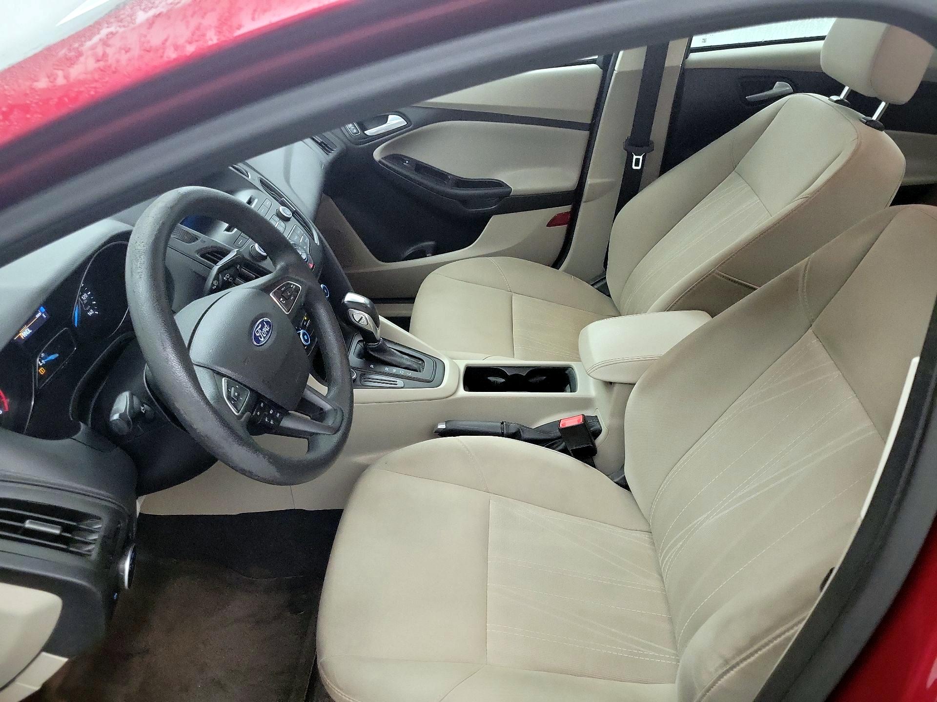 Thumbnail: 2016 Ford Focus - 11