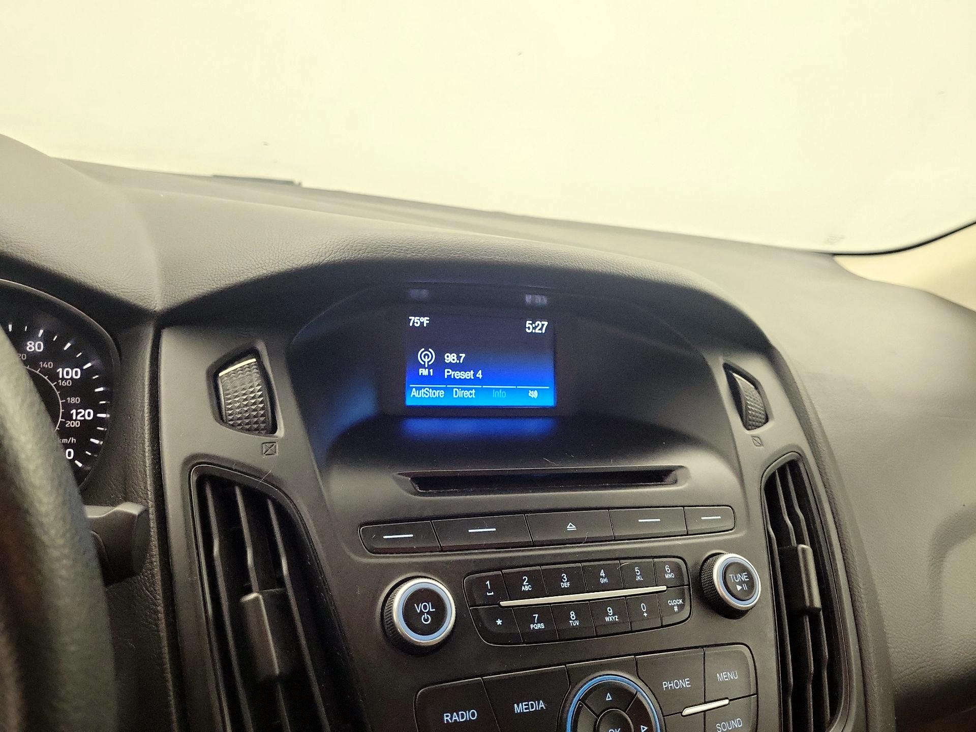 Thumbnail: 2016 Ford Focus - 15