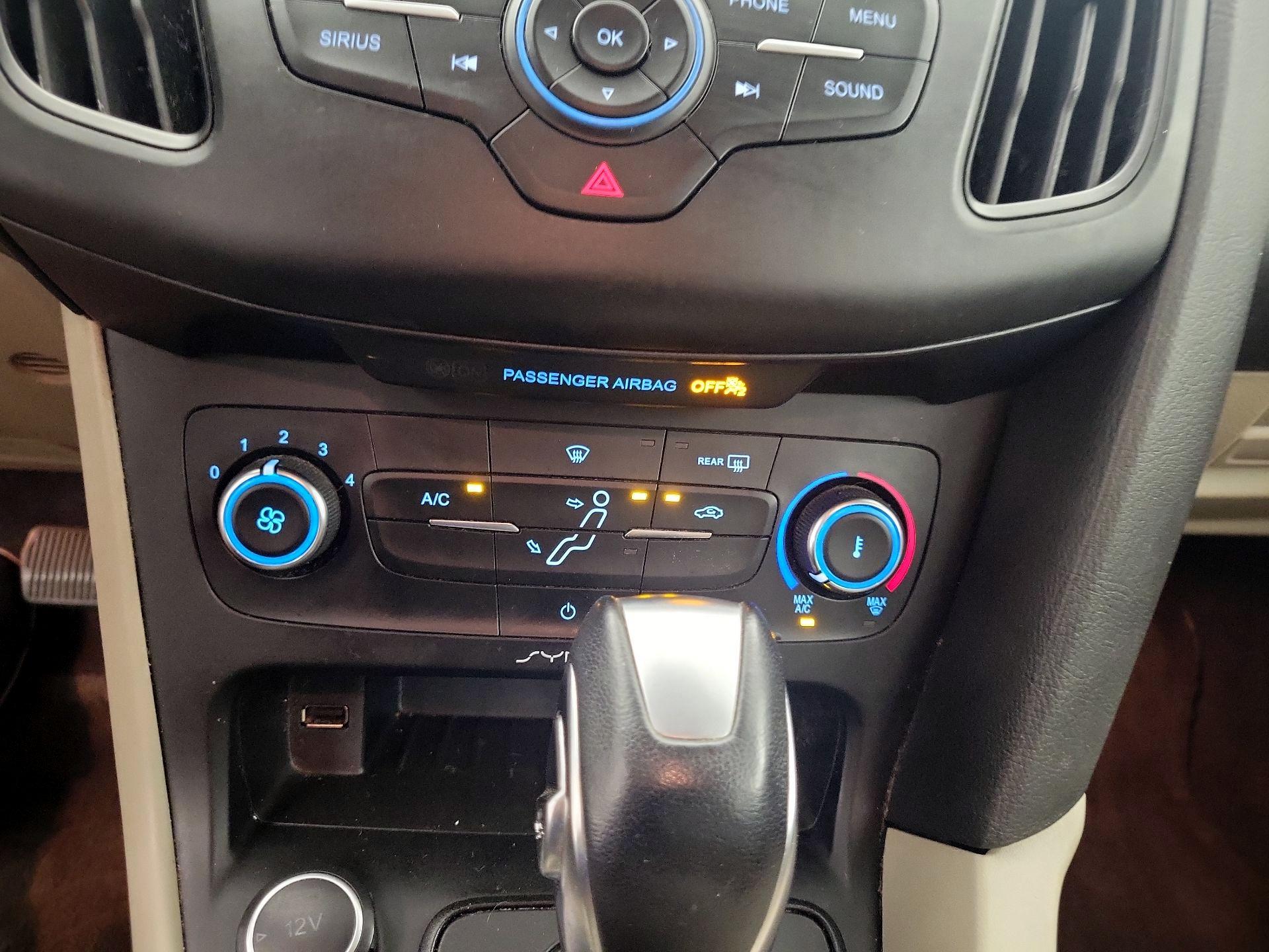 Thumbnail: 2016 Ford Focus - 16