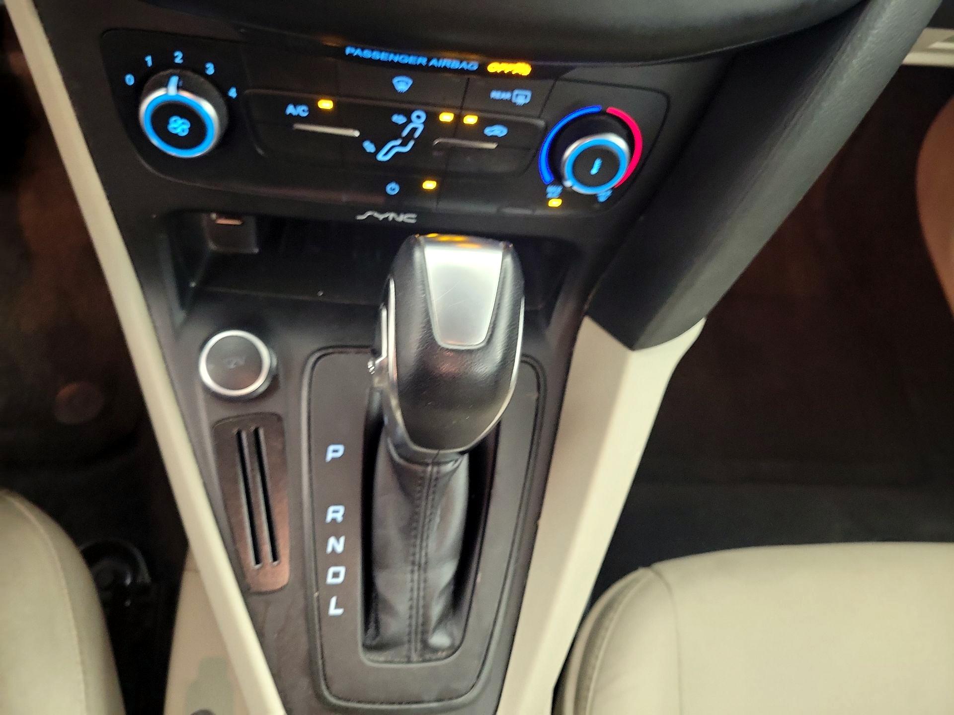 Thumbnail: 2016 Ford Focus - 17