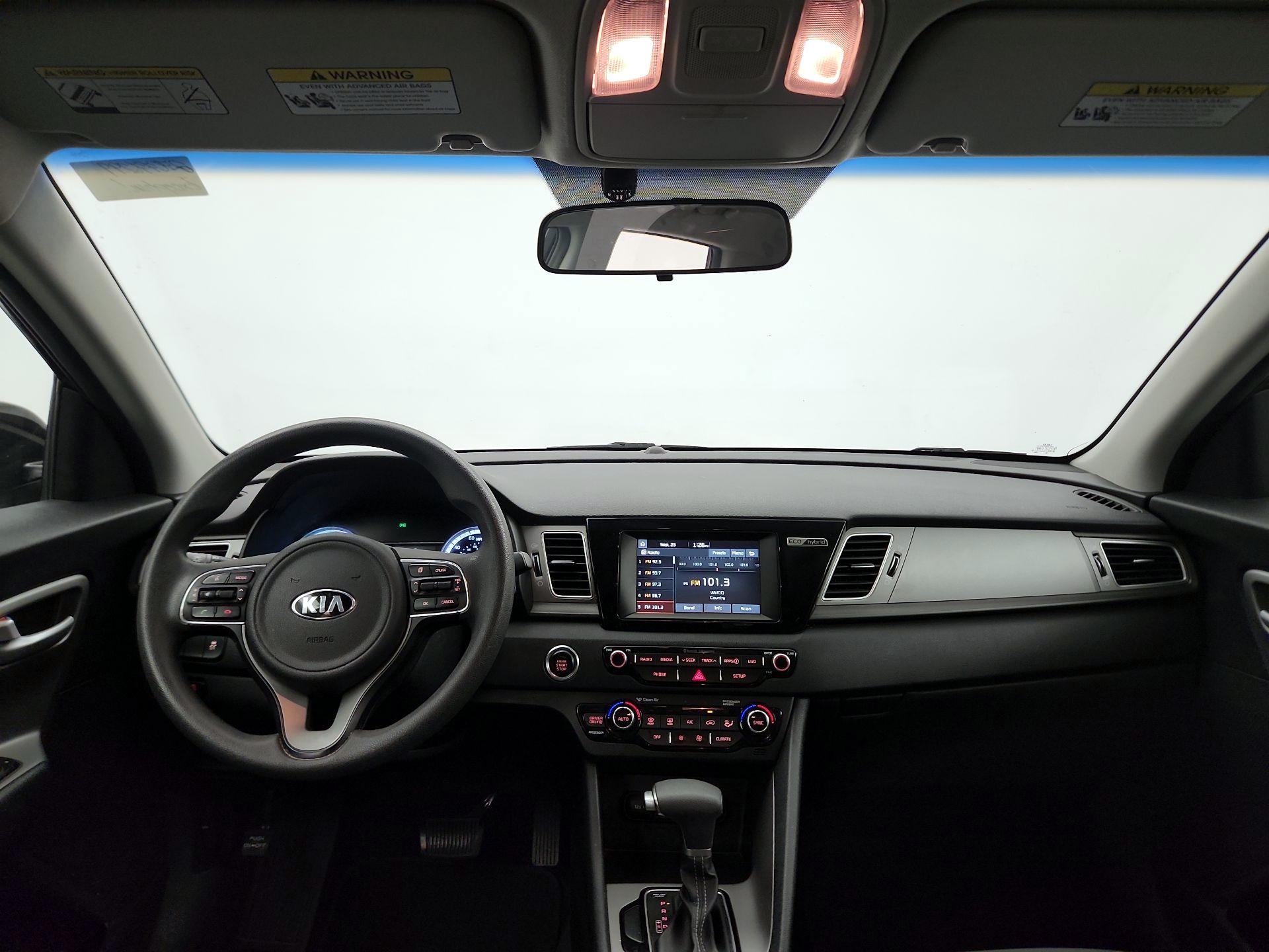 Thumbnail: 2017 Kia Niro - 9