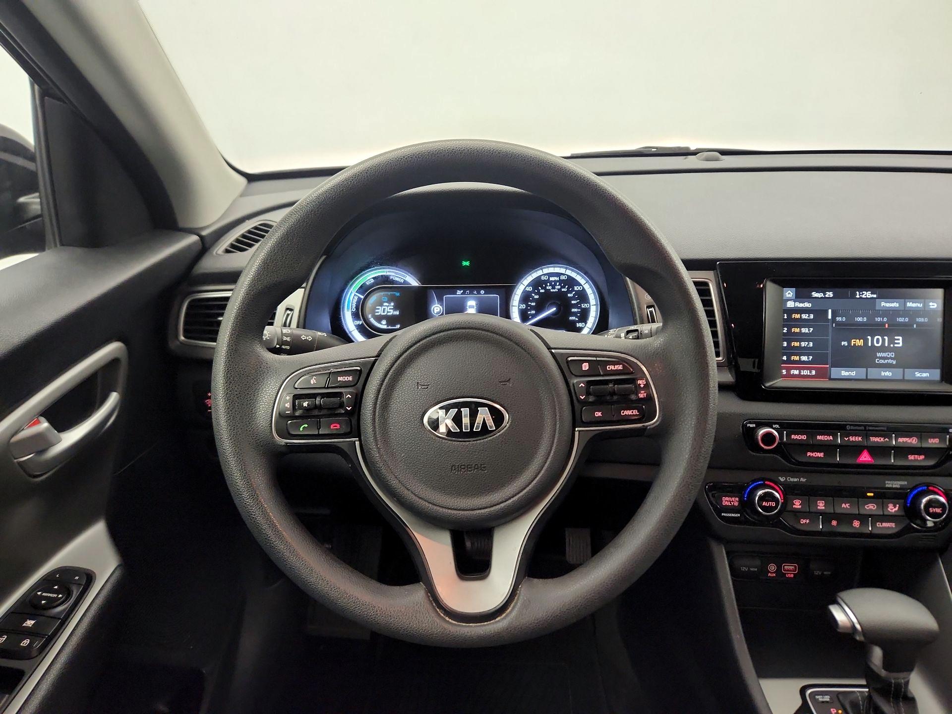 Thumbnail: 2017 Kia Niro - 10