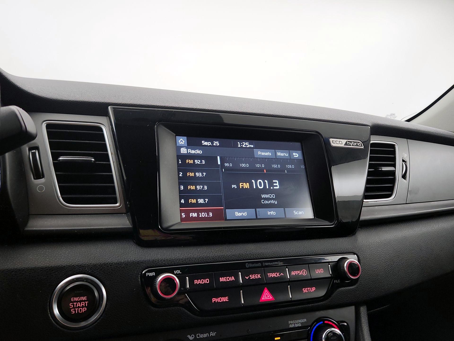 Thumbnail: 2017 Kia Niro - 15