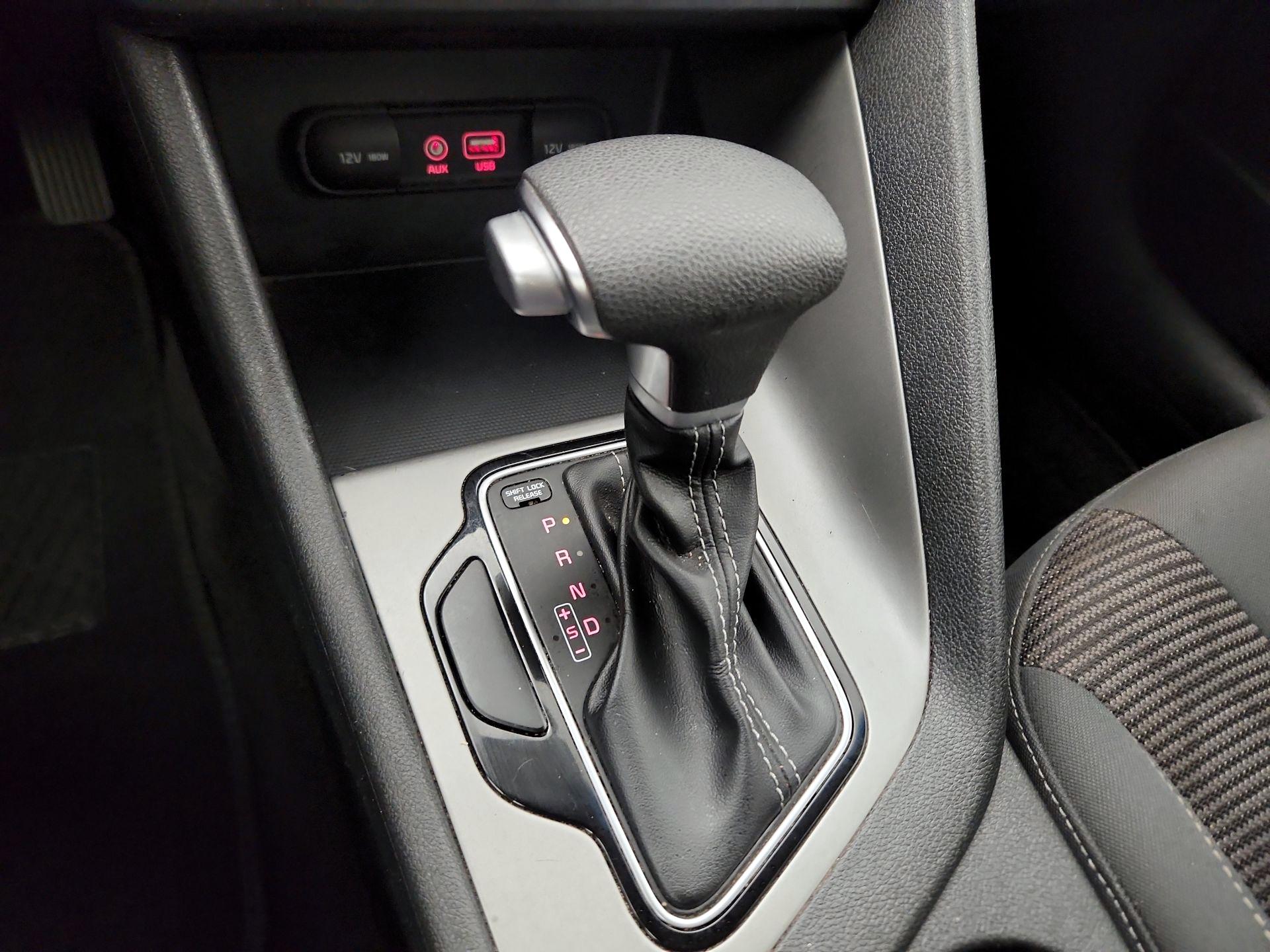Thumbnail: 2017 Kia Niro - 17