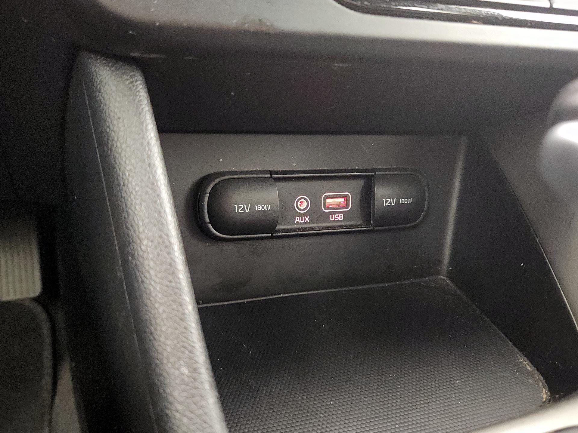 Thumbnail: 2017 Kia Niro - 18