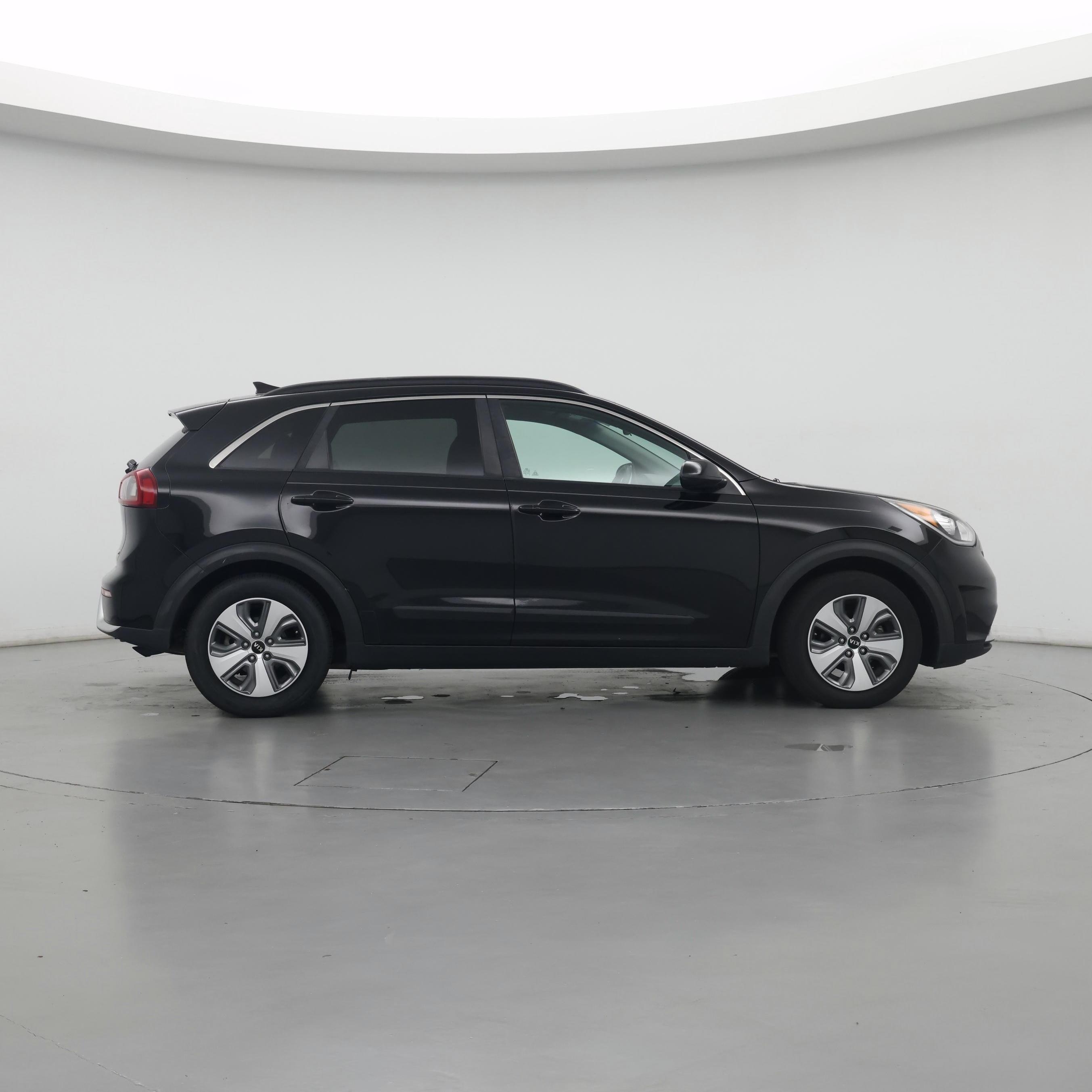 Thumbnail: 2017 Kia Niro - 6