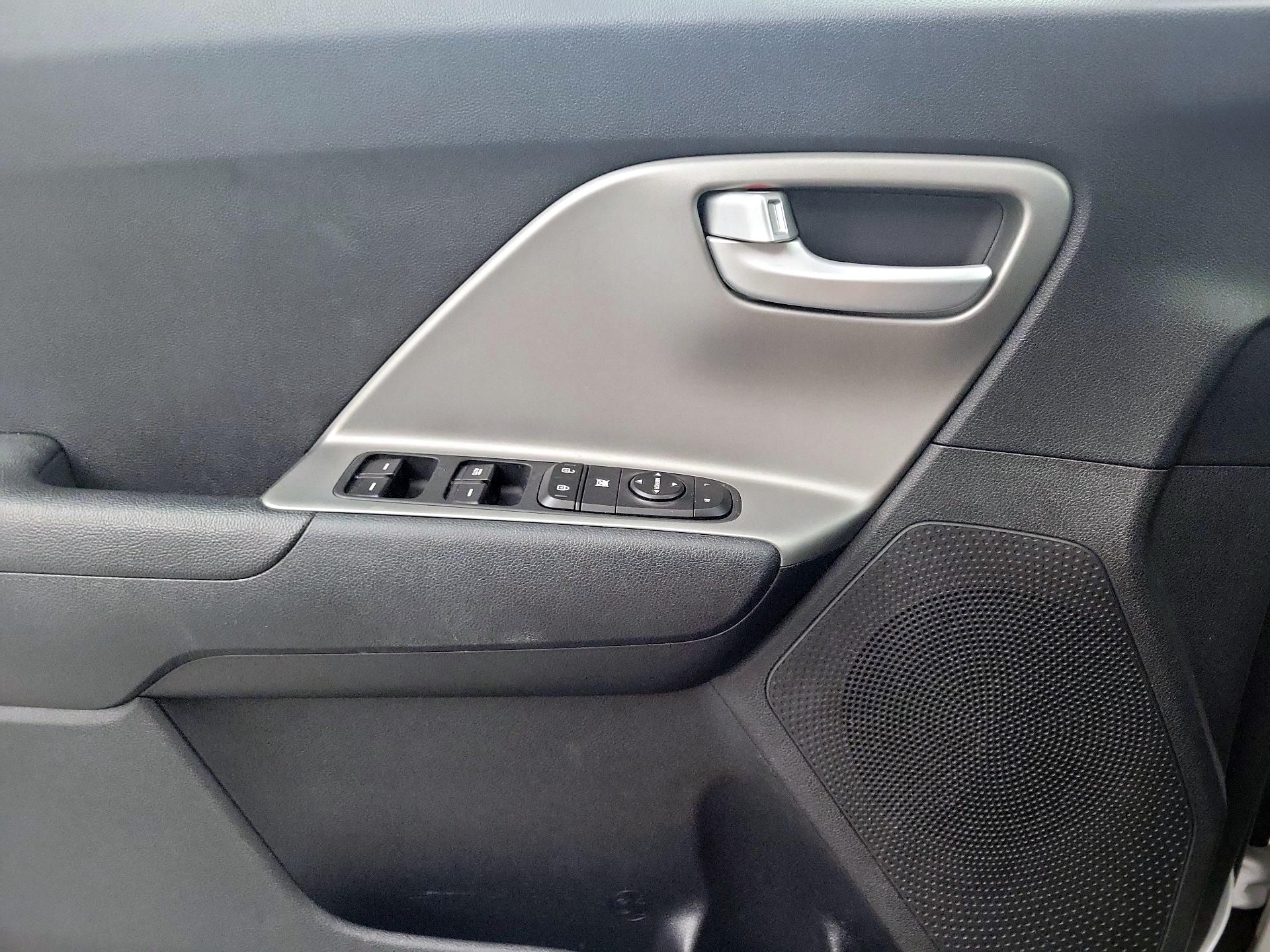 Thumbnail: 2019 Kia Niro - 12