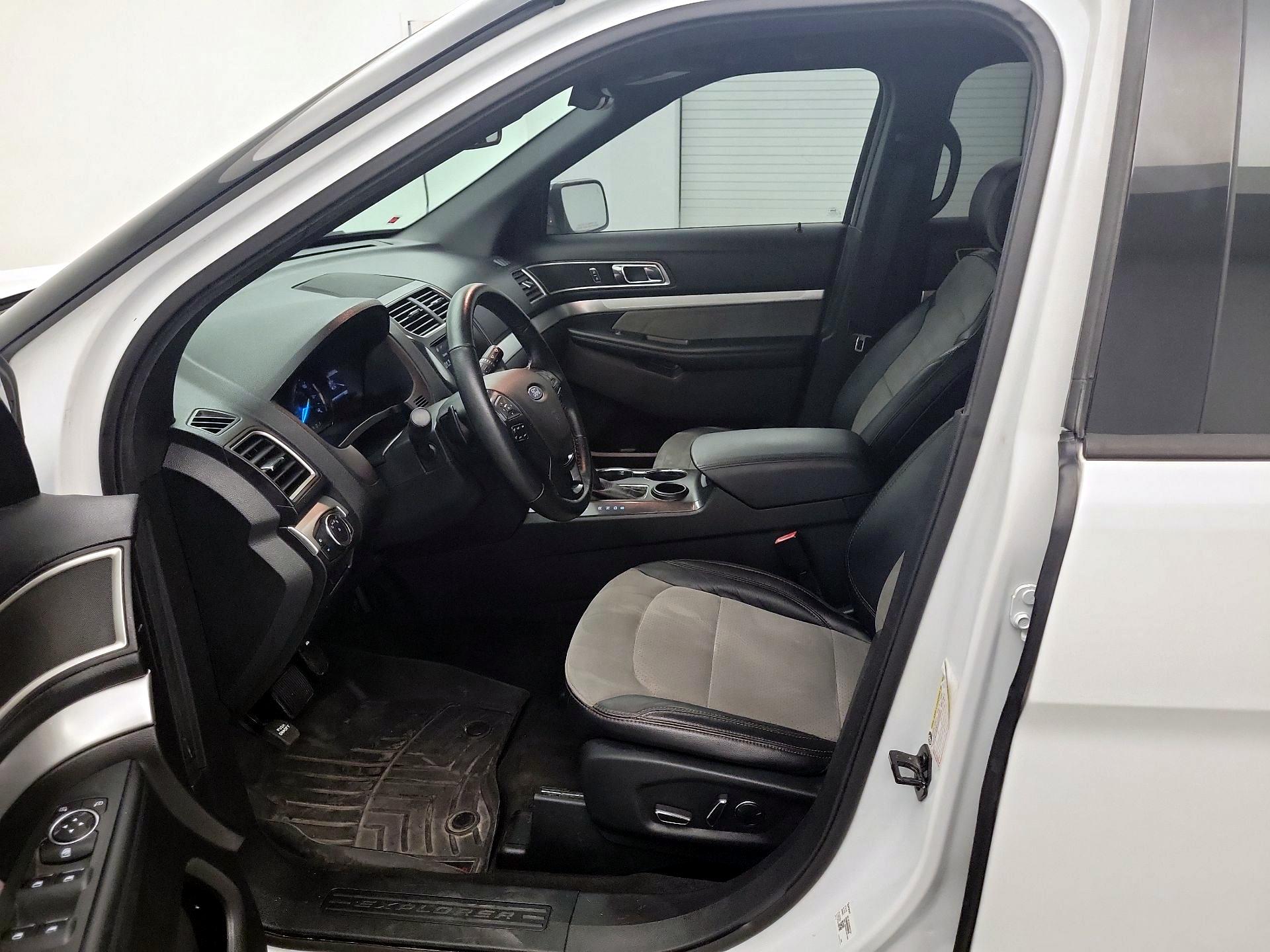 Thumbnail: 2017 Ford Explorer - 11