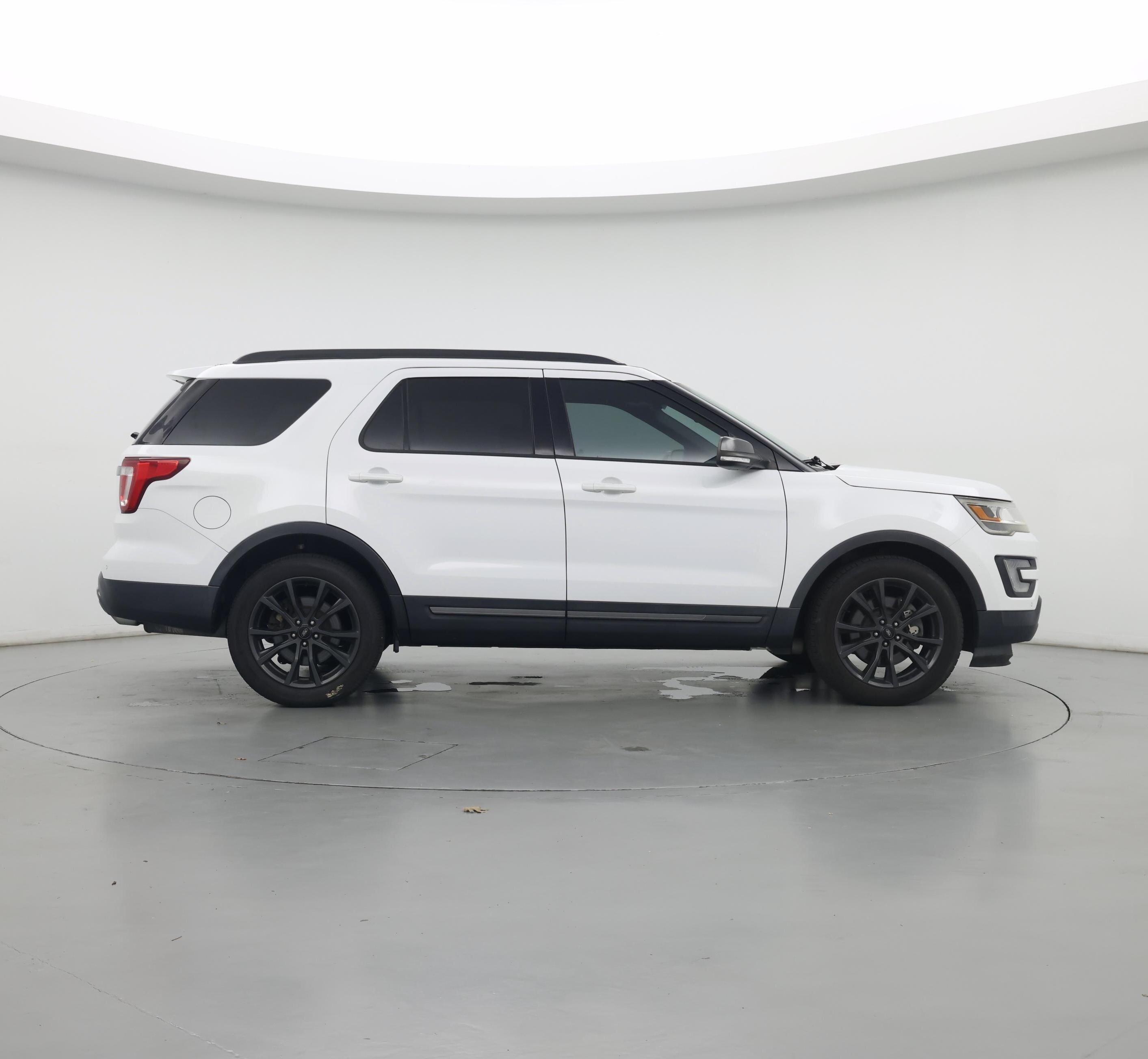 Thumbnail: 2017 Ford Explorer - 7