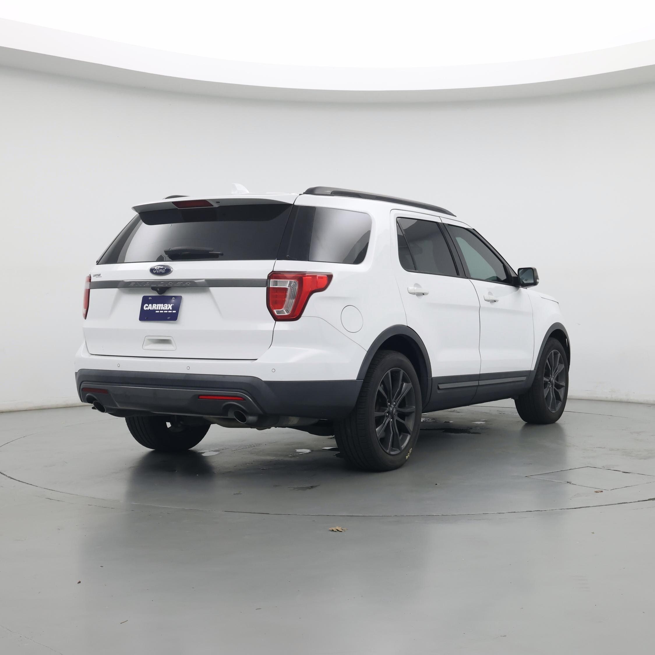 Thumbnail: 2017 Ford Explorer - 8