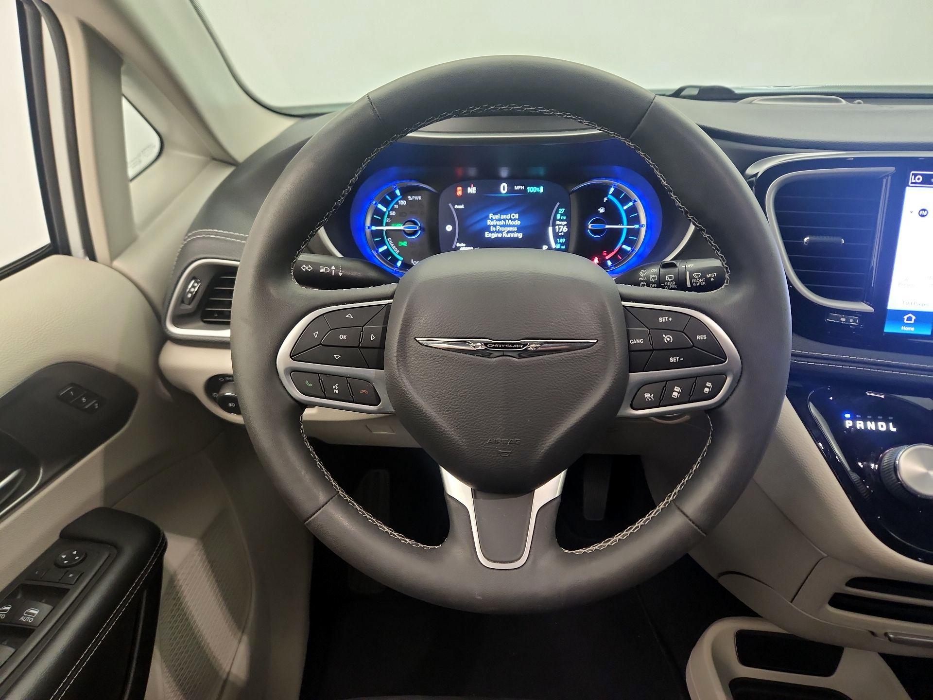 Thumbnail: 2022 Chrysler Pacifica - 10