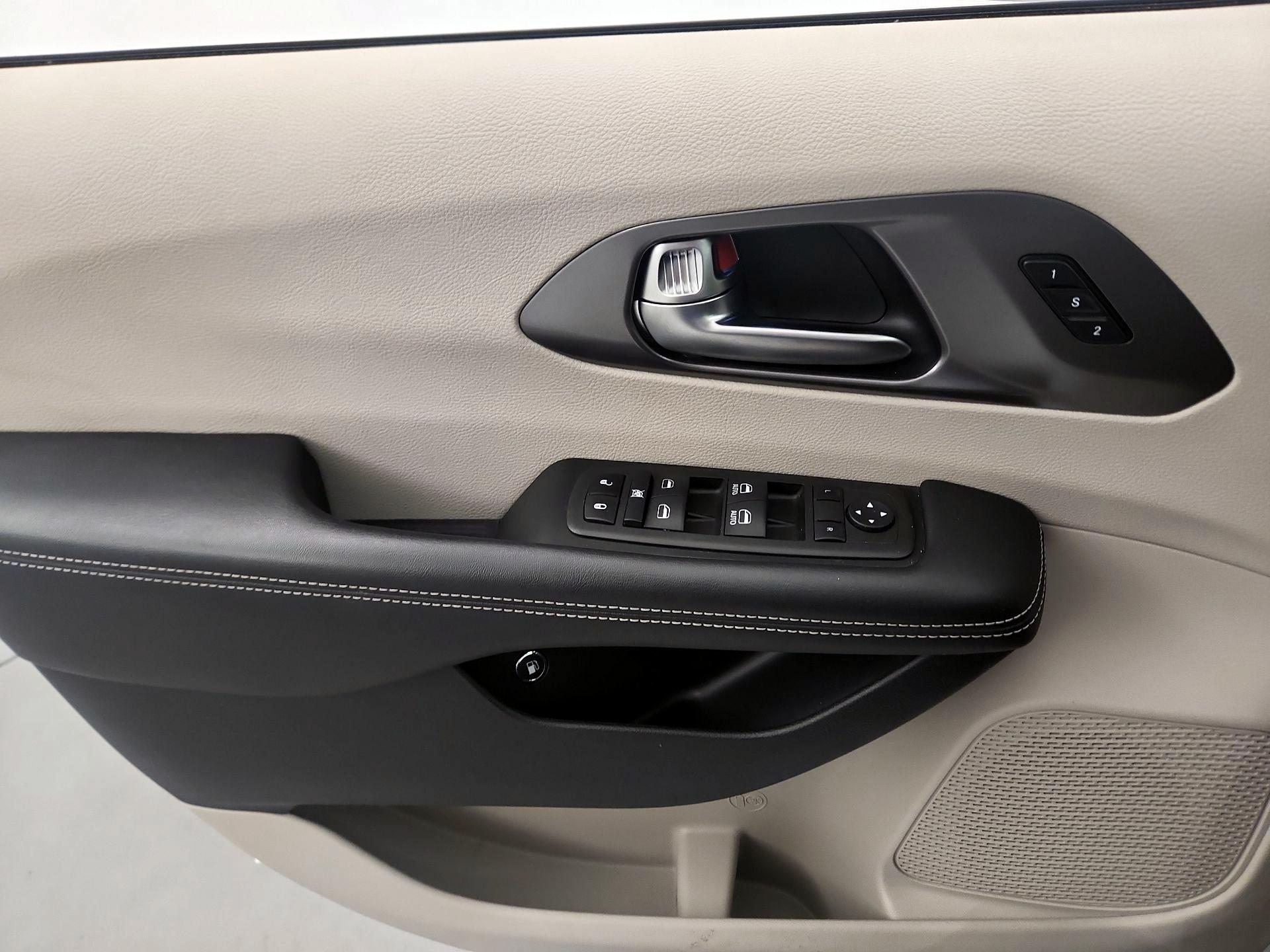 Thumbnail: 2022 Chrysler Pacifica - 12