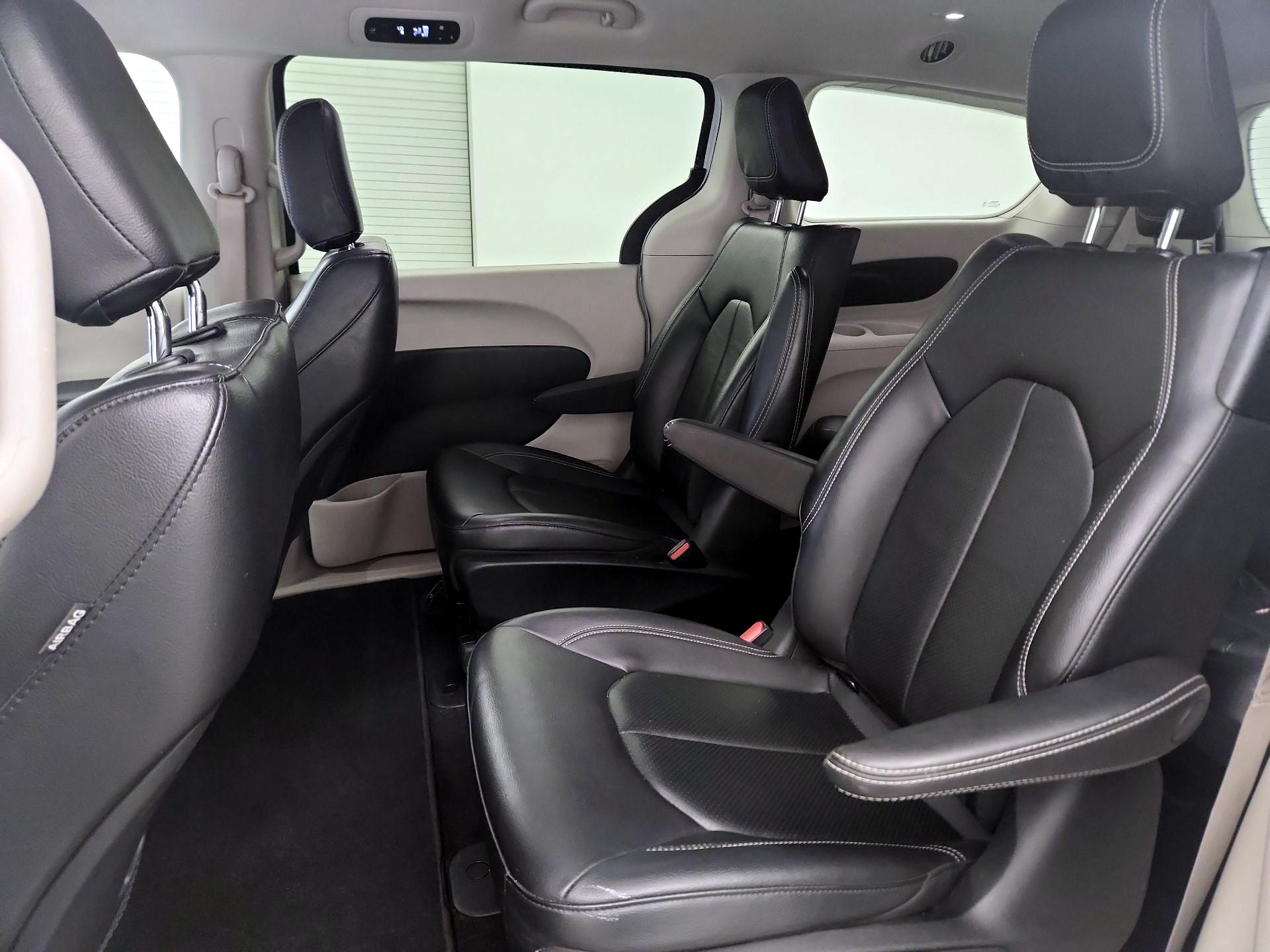 Thumbnail: 2022 Chrysler Pacifica - 19