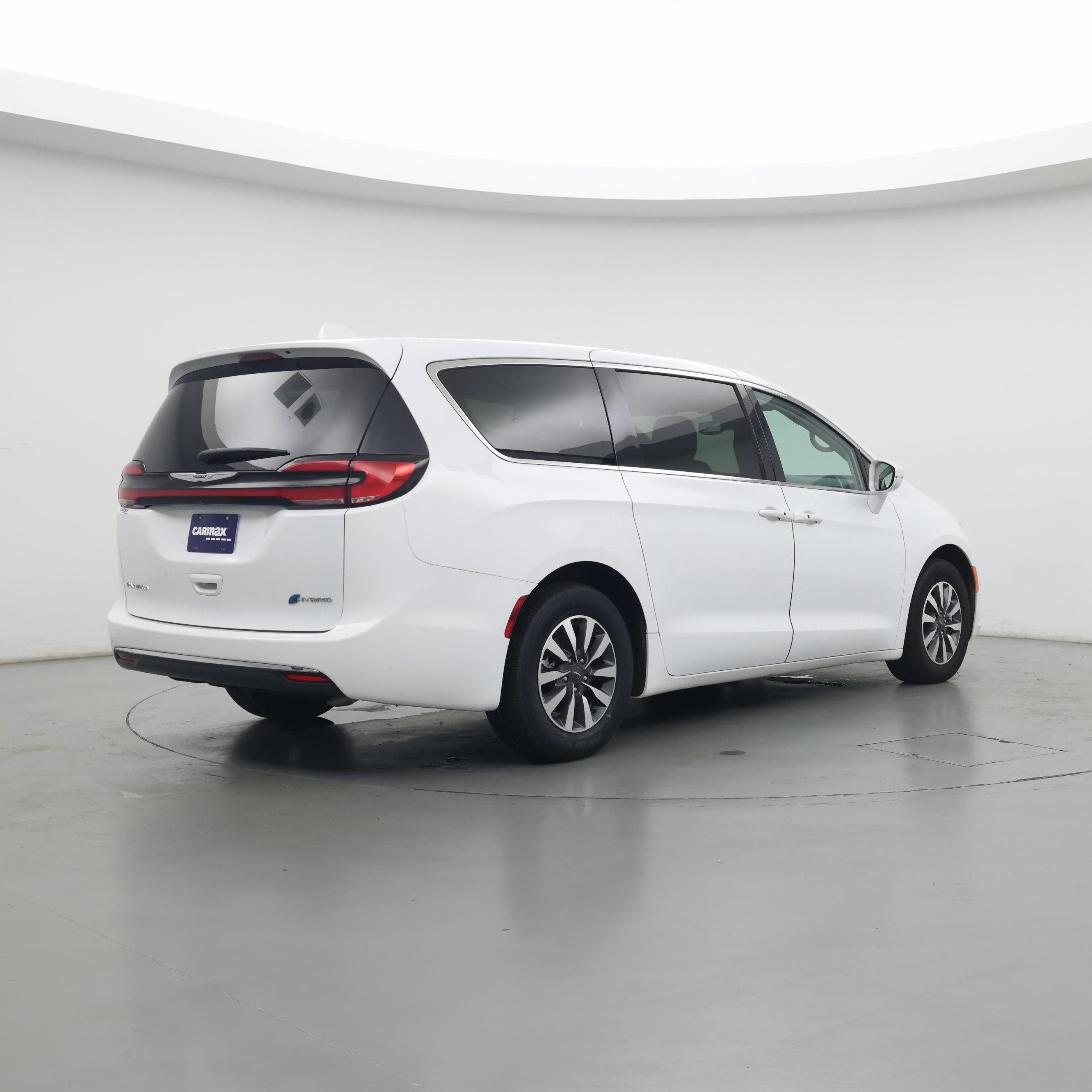 Thumbnail: 2022 Chrysler Pacifica - 3