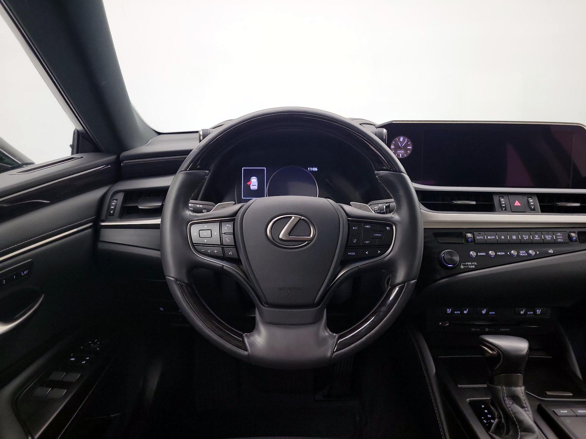 Thumbnail: 2019 Lexus ES - 10