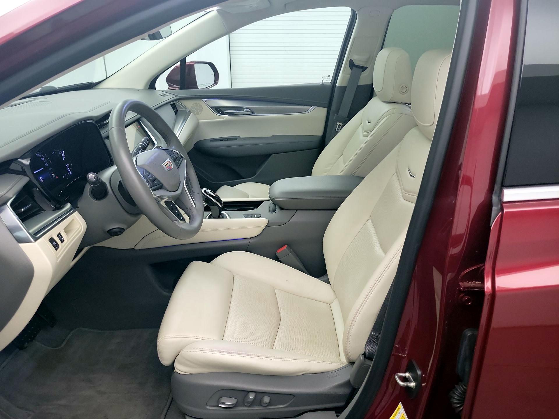 Thumbnail: 2017 Cadillac XT5 - 11