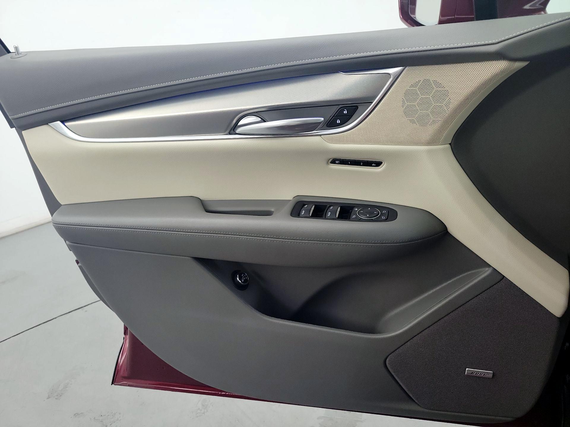 Thumbnail: 2017 Cadillac XT5 - 12