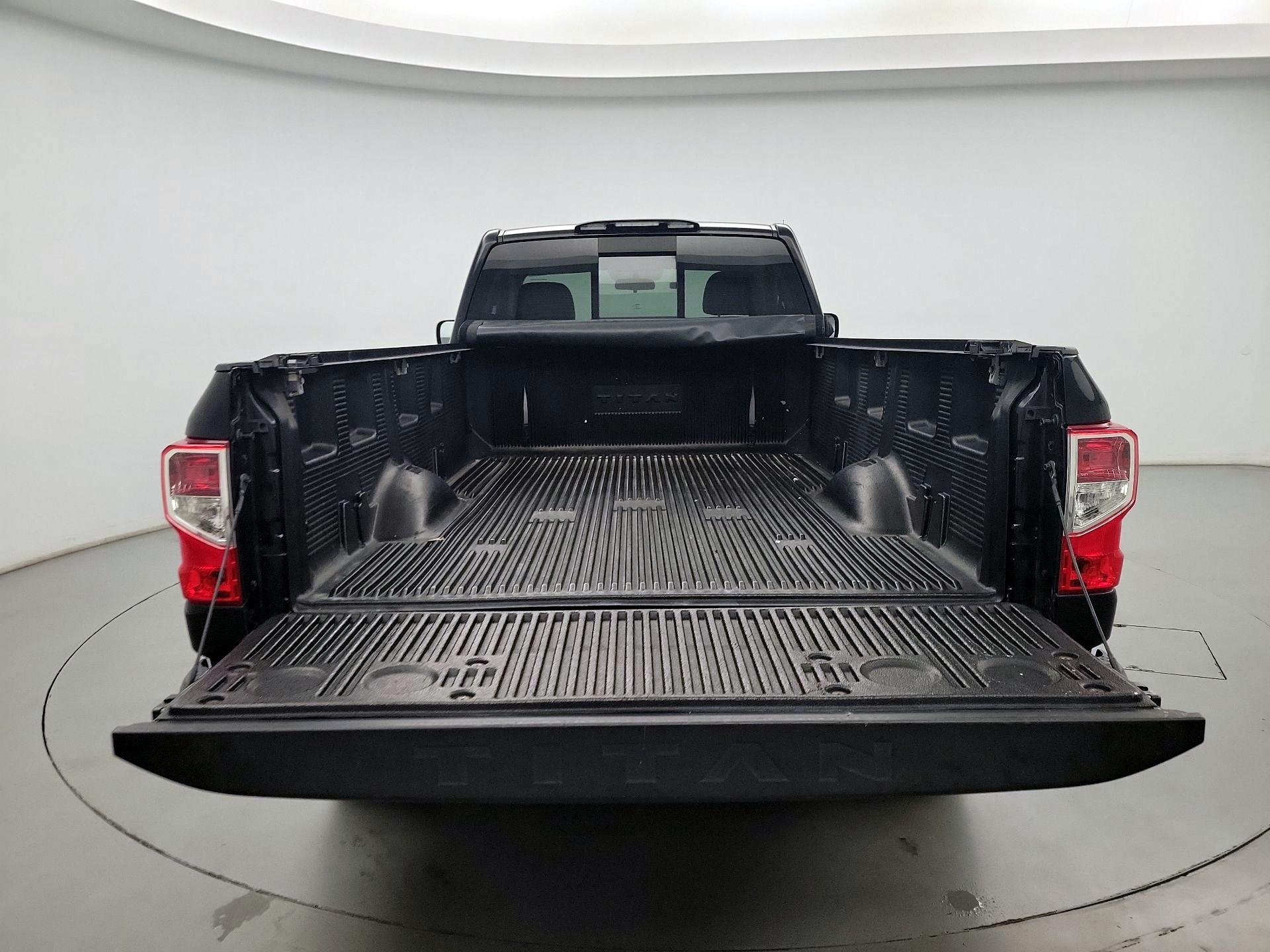 Thumbnail: 2017 Nissan Titan - 18