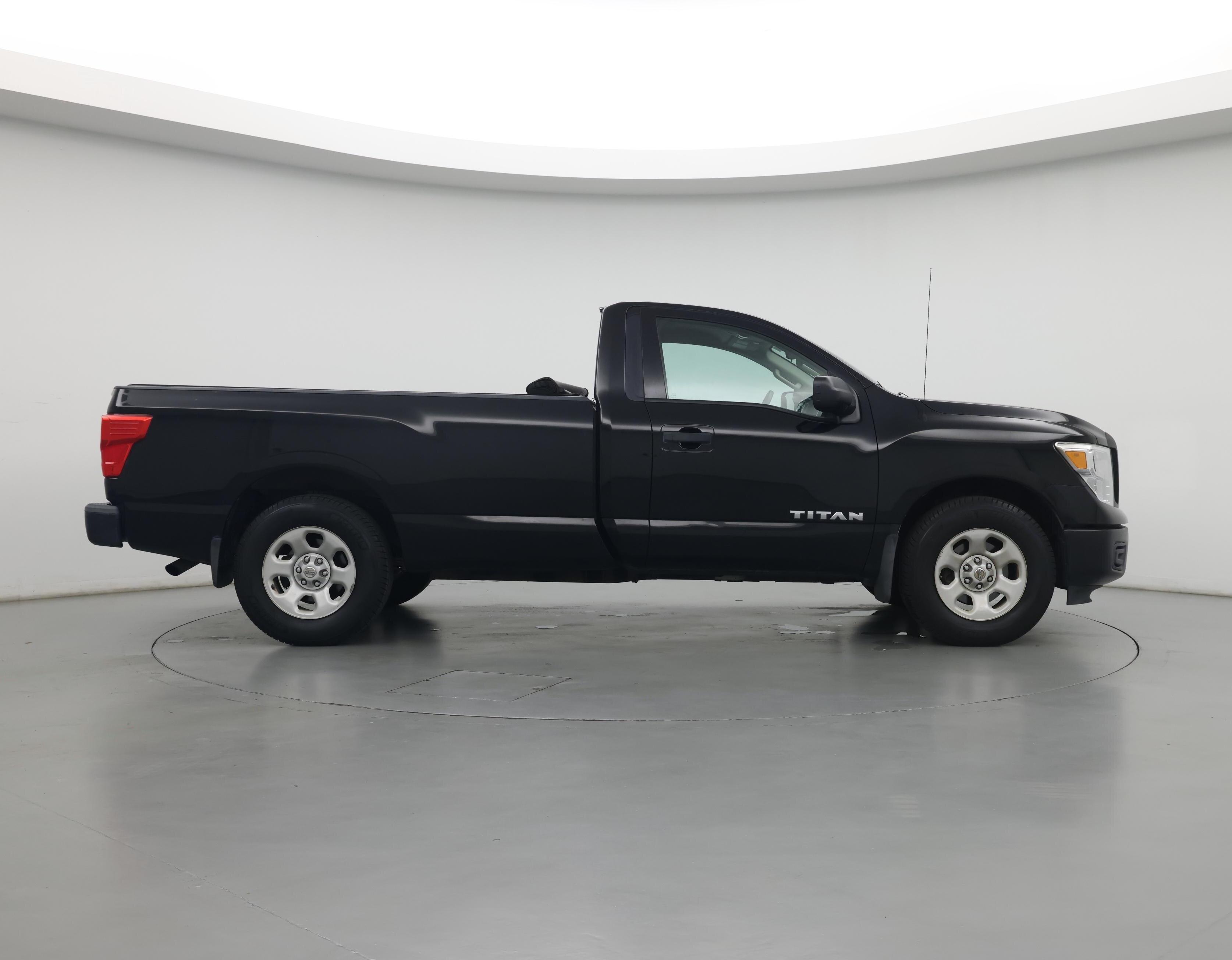 Thumbnail: 2017 Nissan Titan - 7