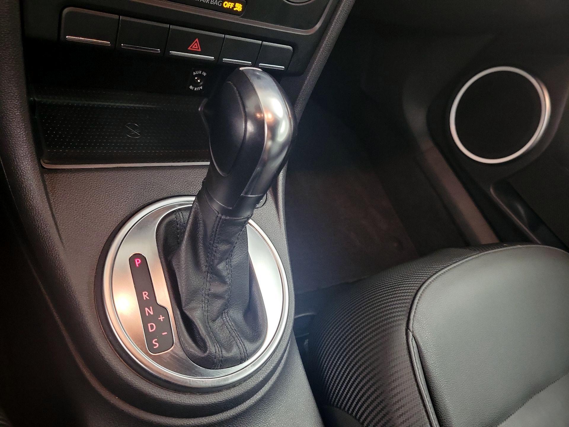 Thumbnail: 2014 Volkswagen Beetle - 16
