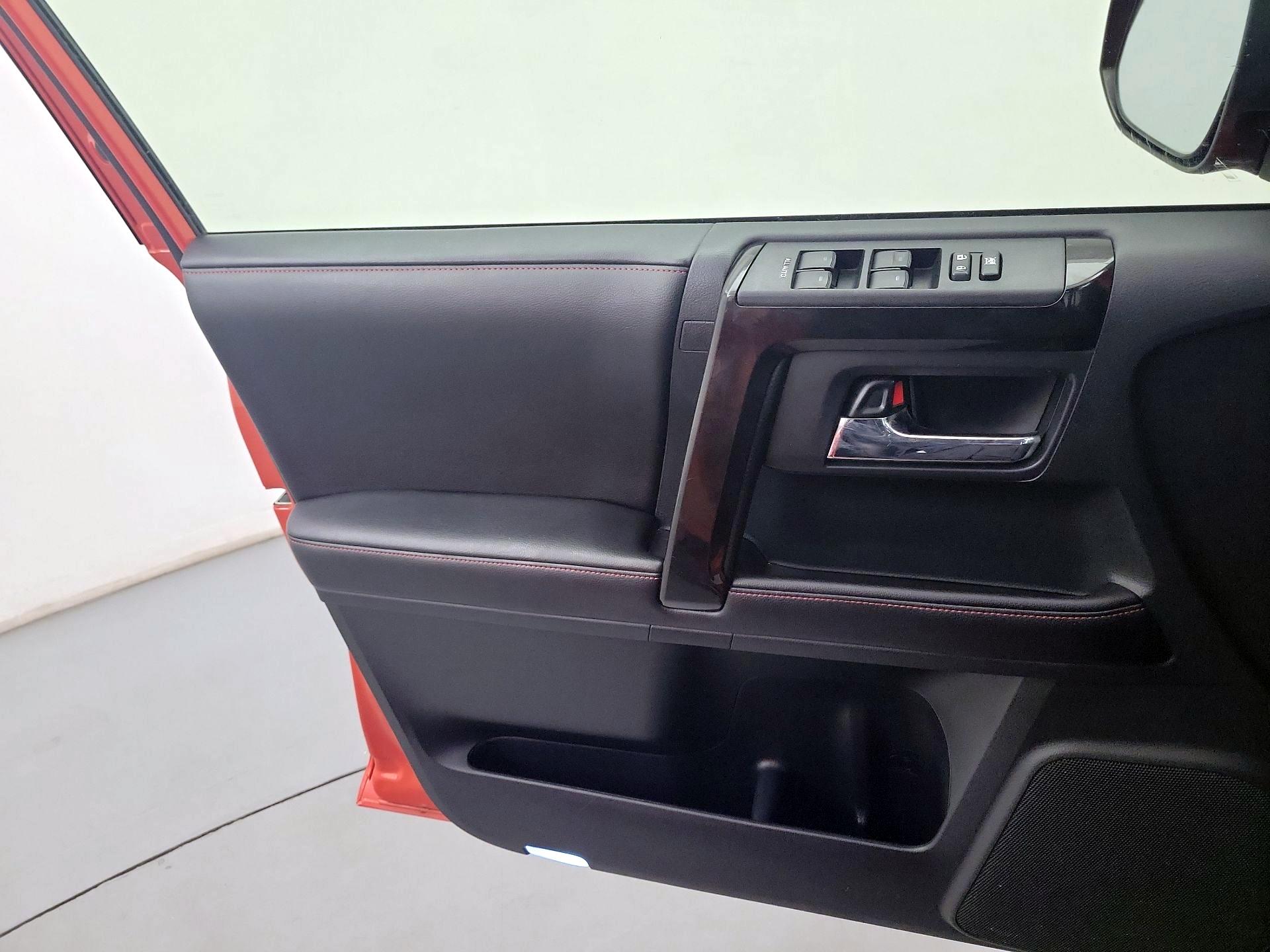 Thumbnail: 2015 Toyota 4Runner - 12