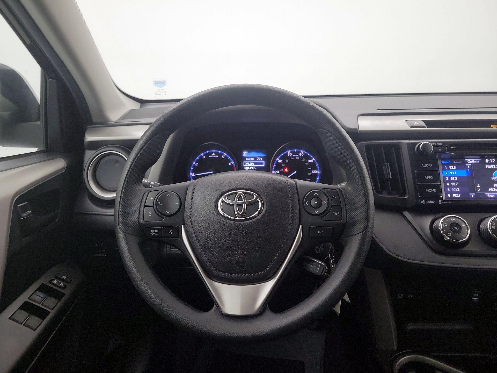 Thumbnail: 2018 Toyota RAV4 - 10