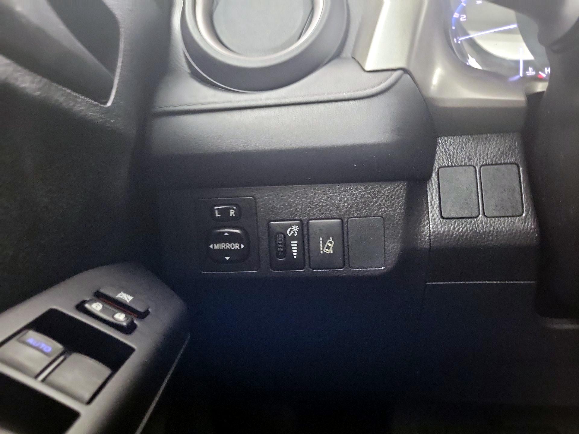 Thumbnail: 2018 Toyota RAV4 - 13