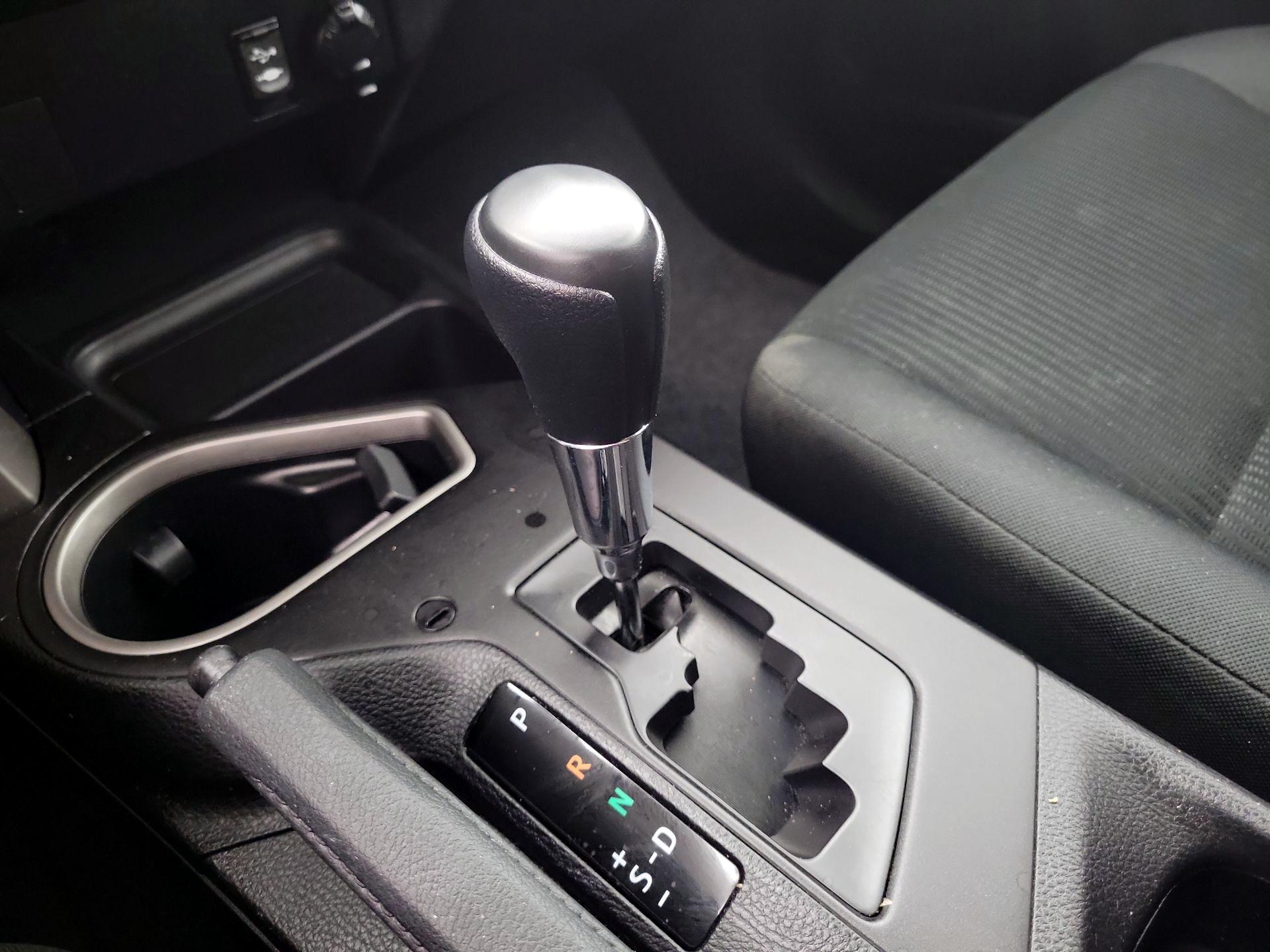 Thumbnail: 2018 Toyota RAV4 - 17