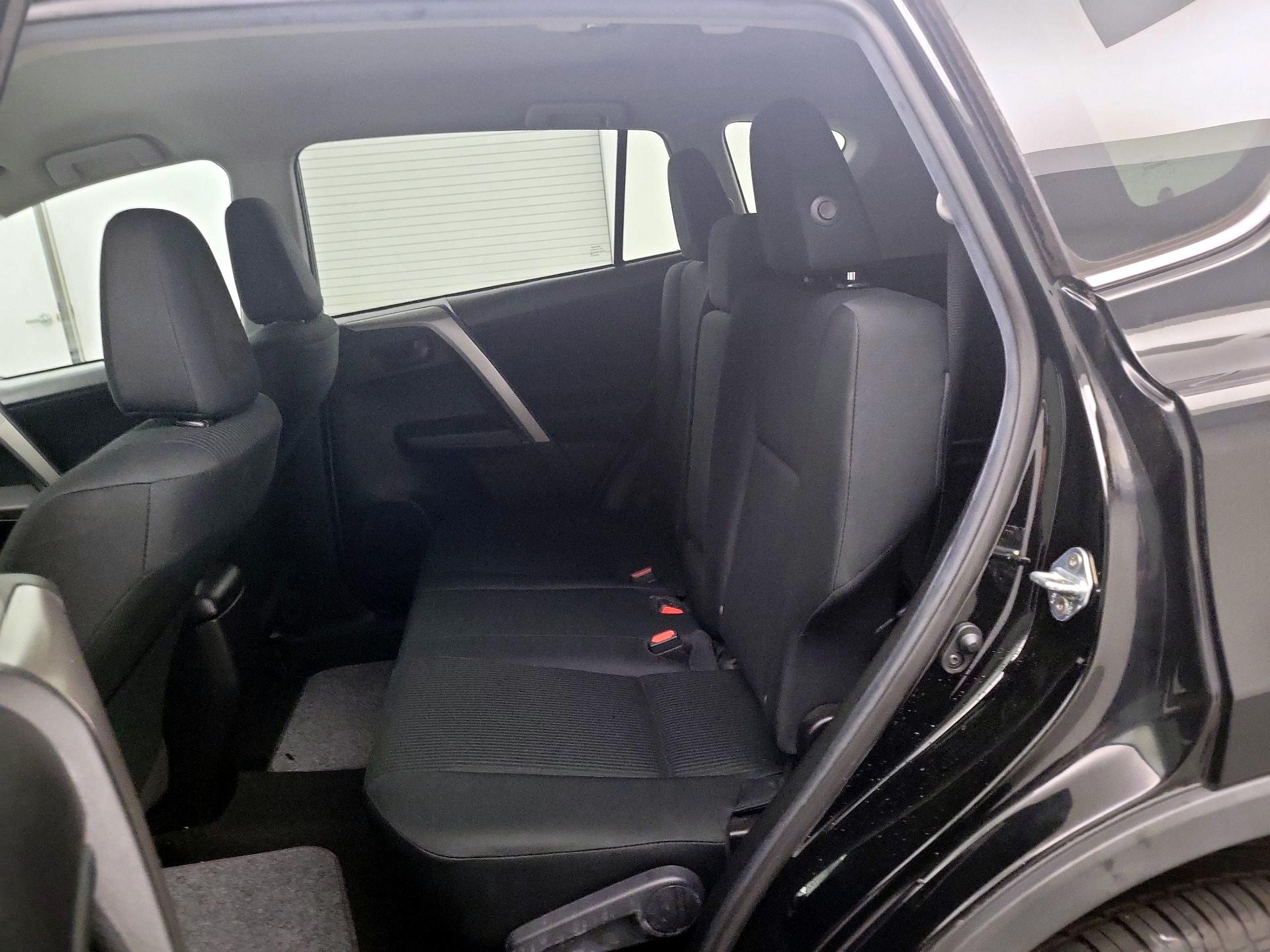 Thumbnail: 2018 Toyota RAV4 - 19