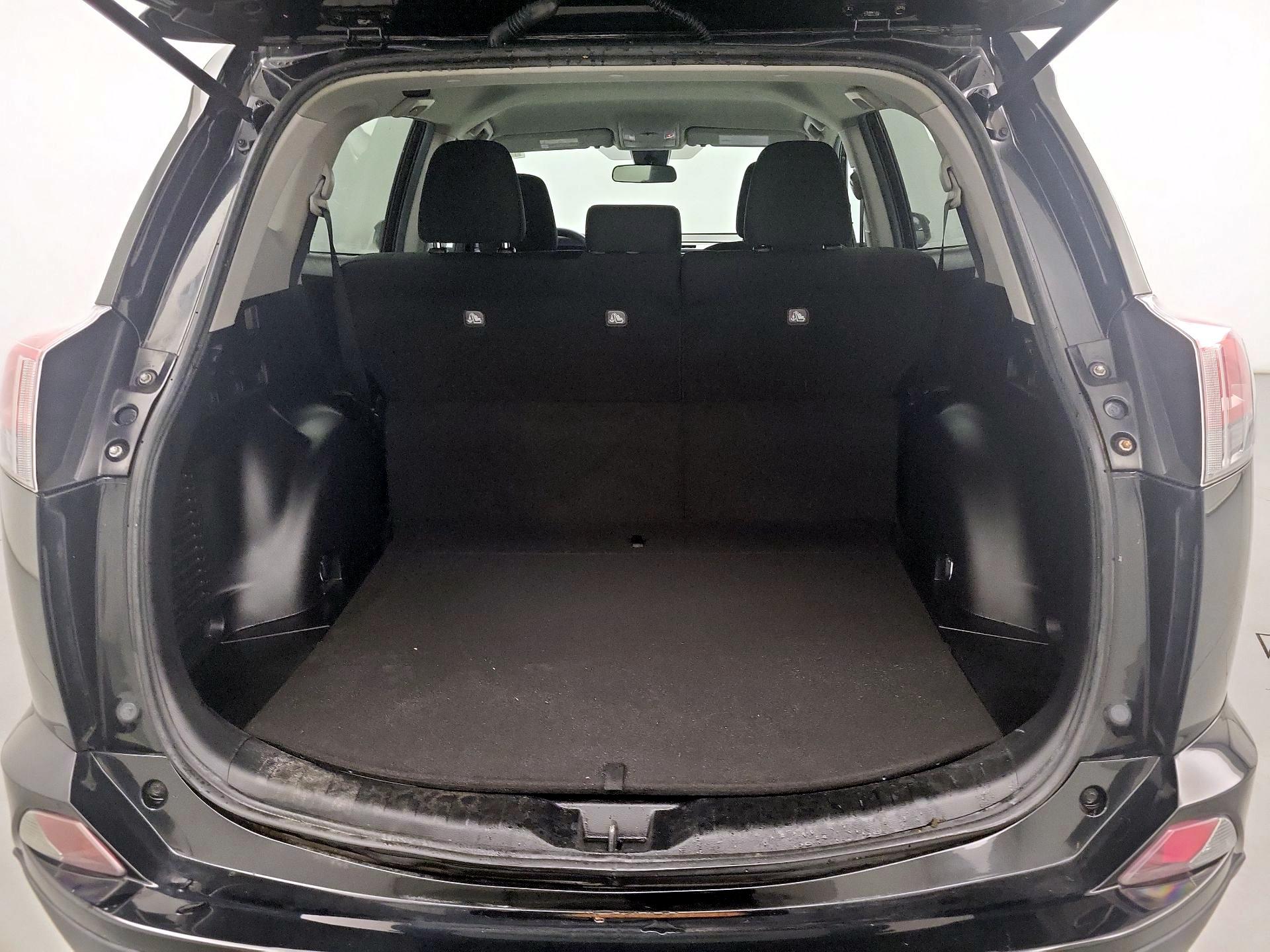 Thumbnail: 2018 Toyota RAV4 - 20