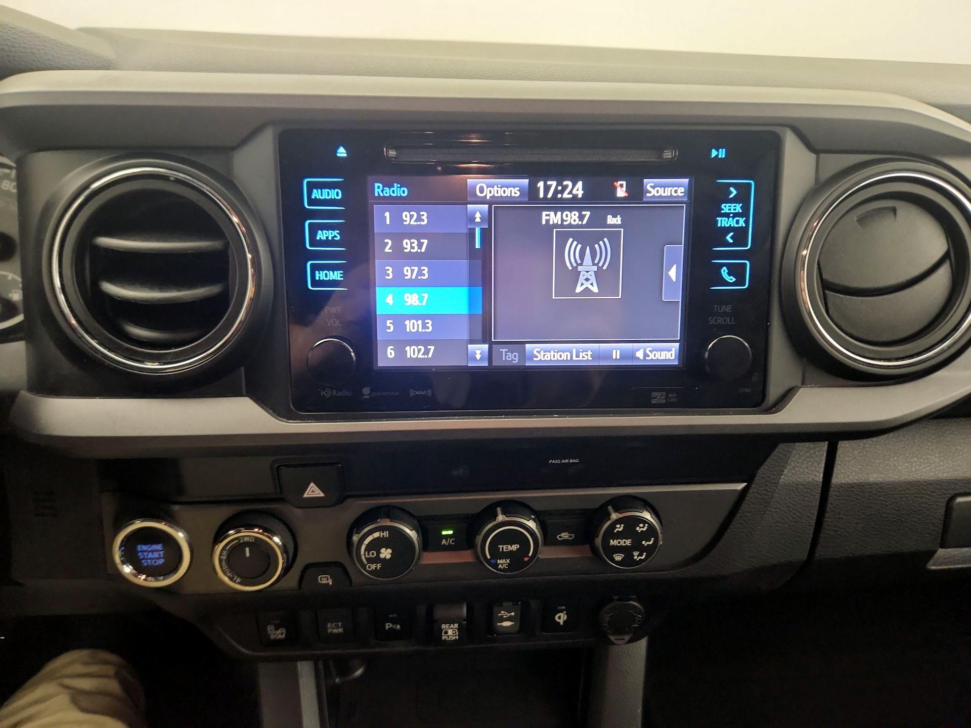 Thumbnail: 2019 Toyota Tacoma - 15