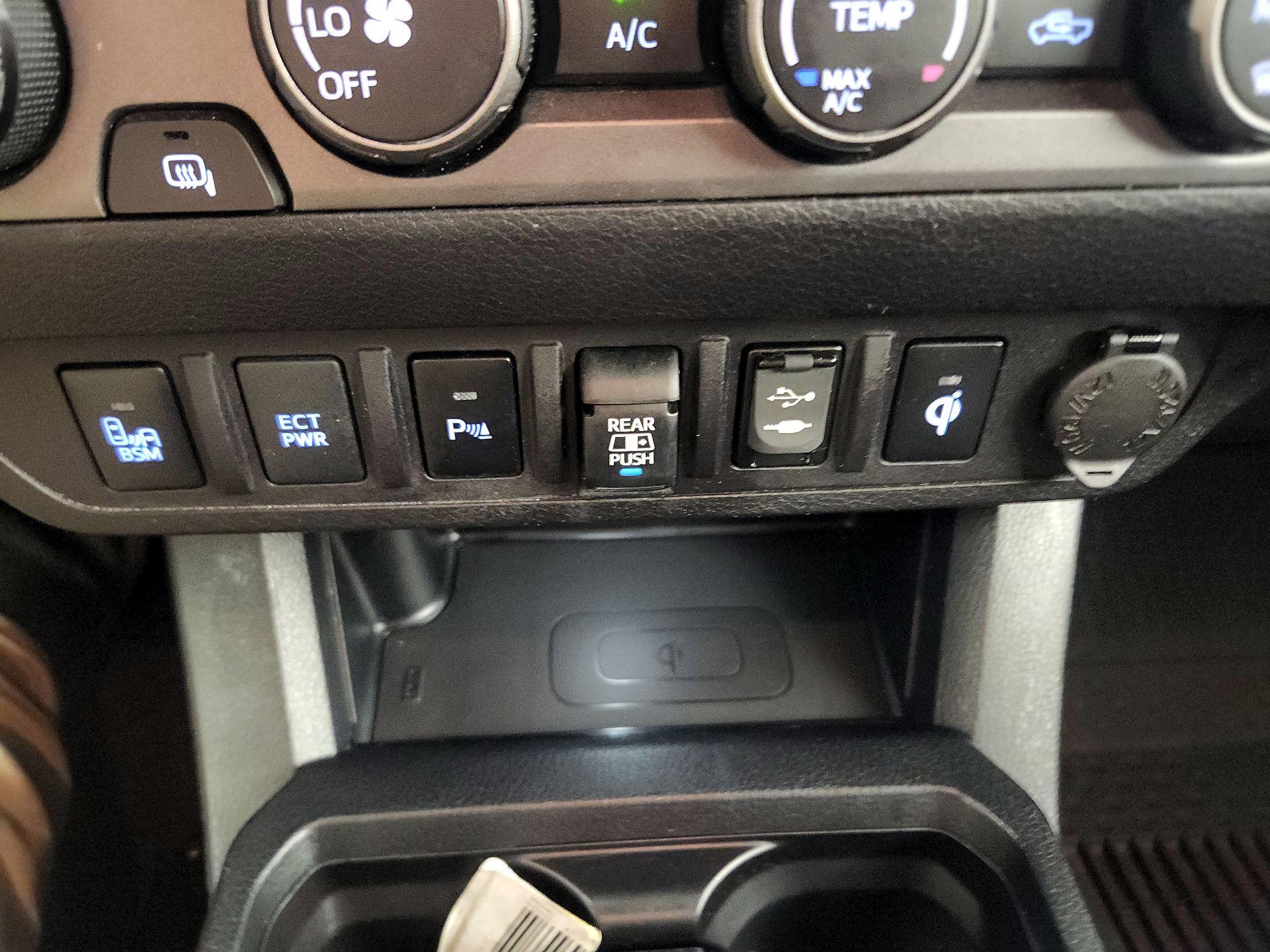 Thumbnail: 2019 Toyota Tacoma - 18