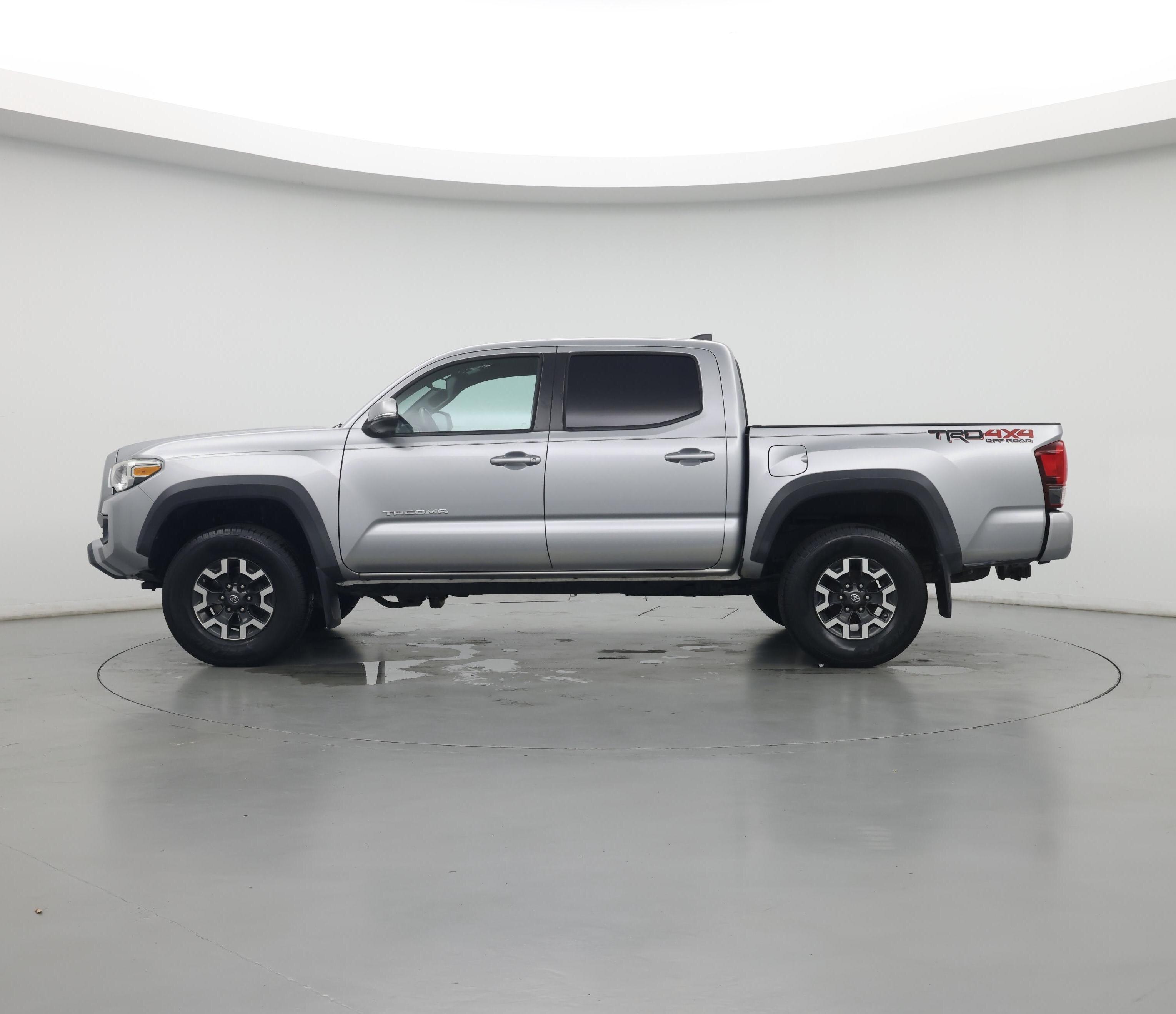 Thumbnail: 2019 Toyota Tacoma - 3