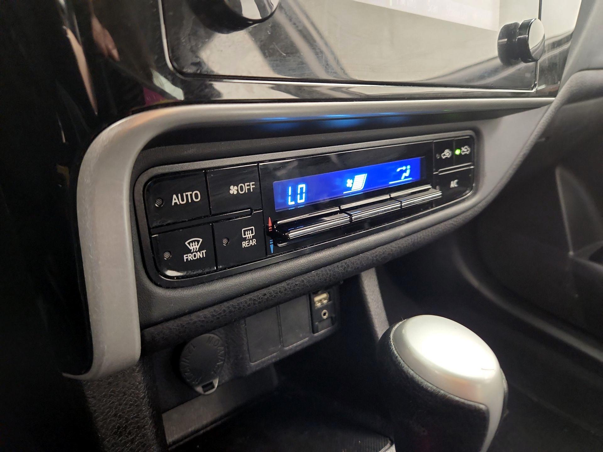Thumbnail: 2018 Toyota Corolla - 16