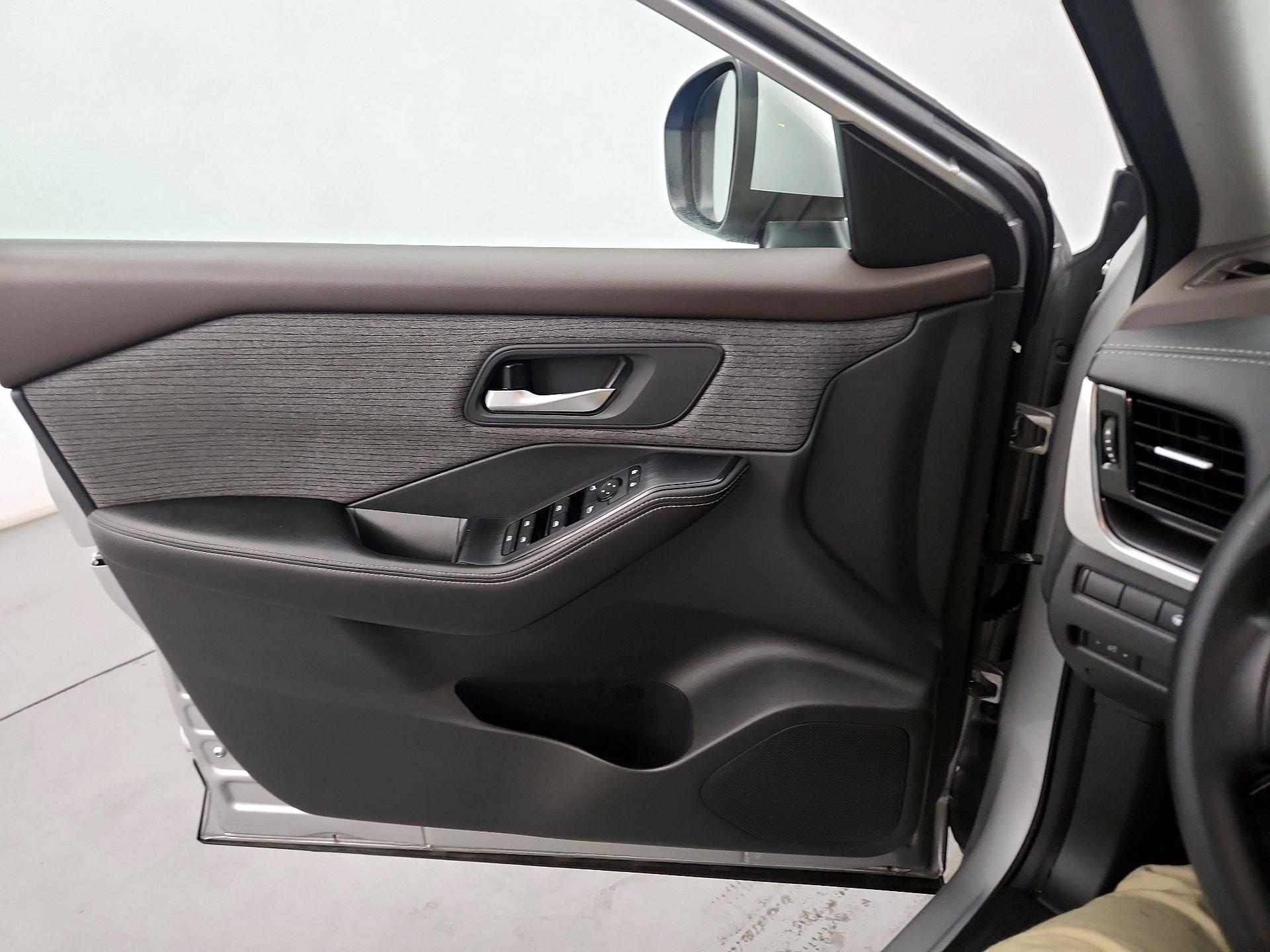 Thumbnail: 2021 Nissan Rogue - 12