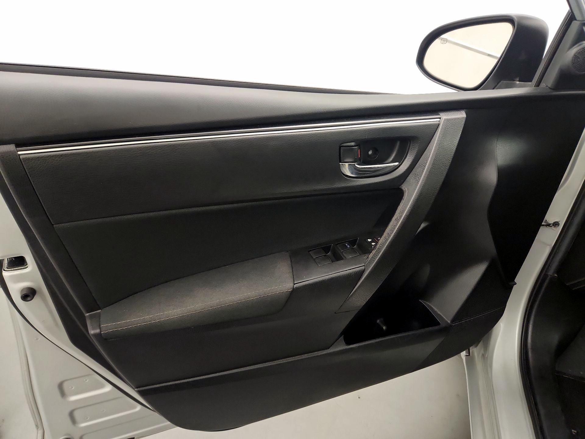 Thumbnail: 2018 Toyota Corolla - 12