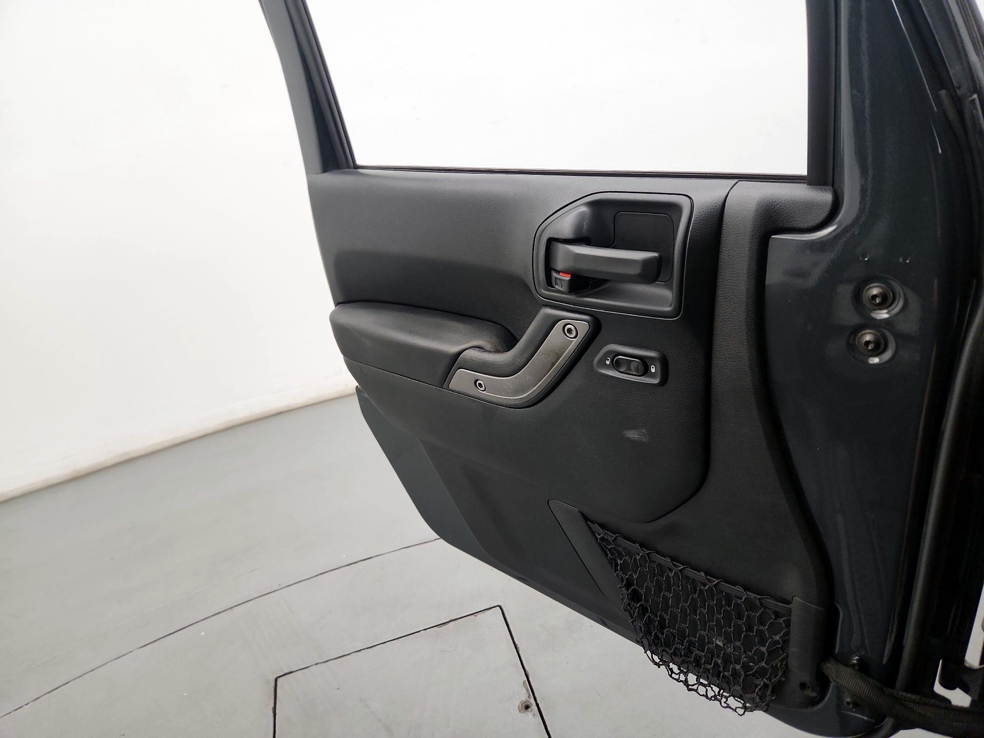 Thumbnail: 2017 Jeep Wrangler - 12