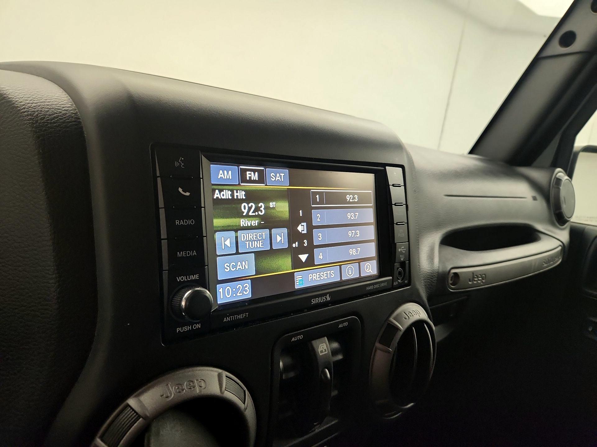 Thumbnail: 2017 Jeep Wrangler - 13