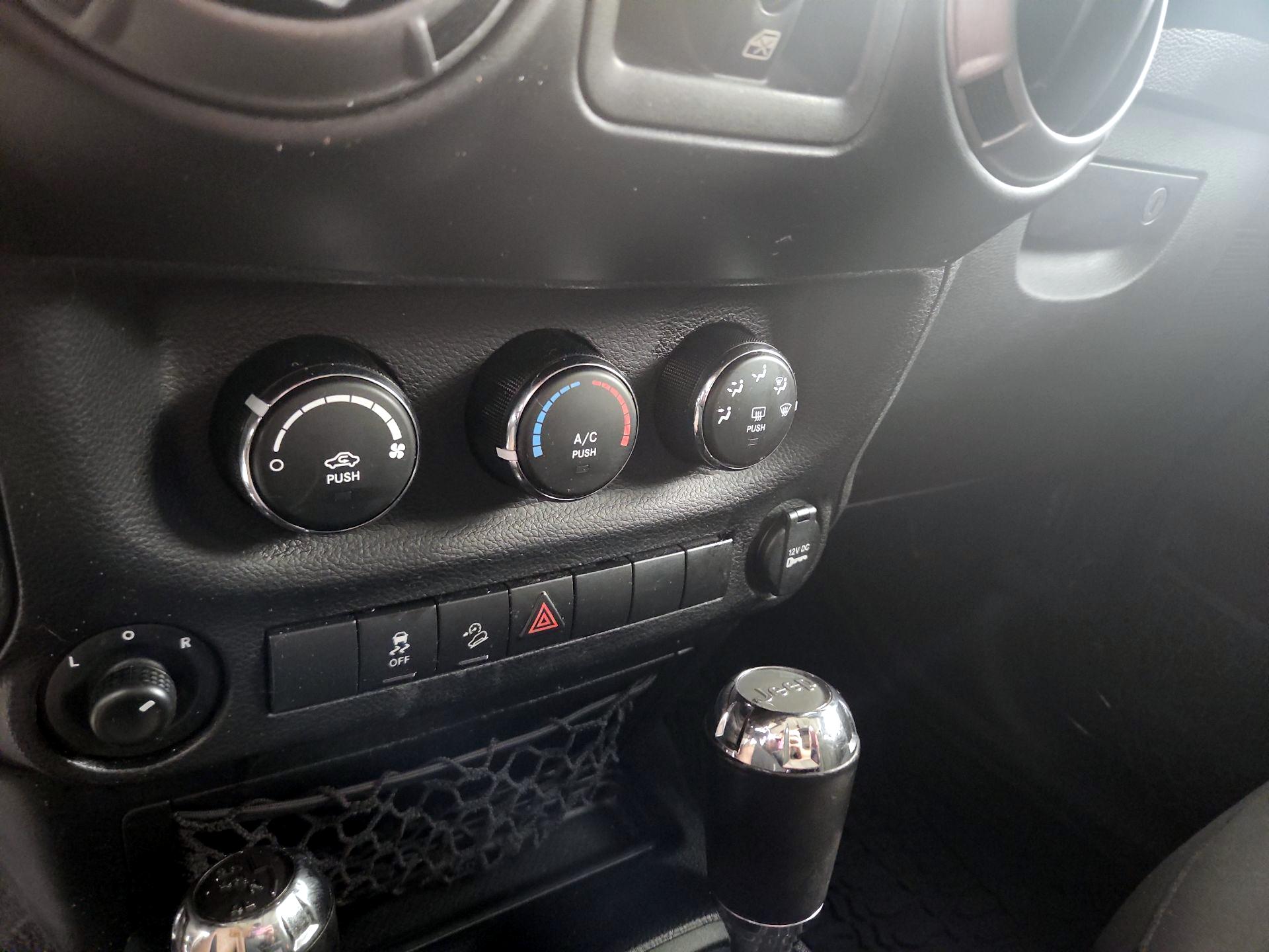 Thumbnail: 2017 Jeep Wrangler - 14
