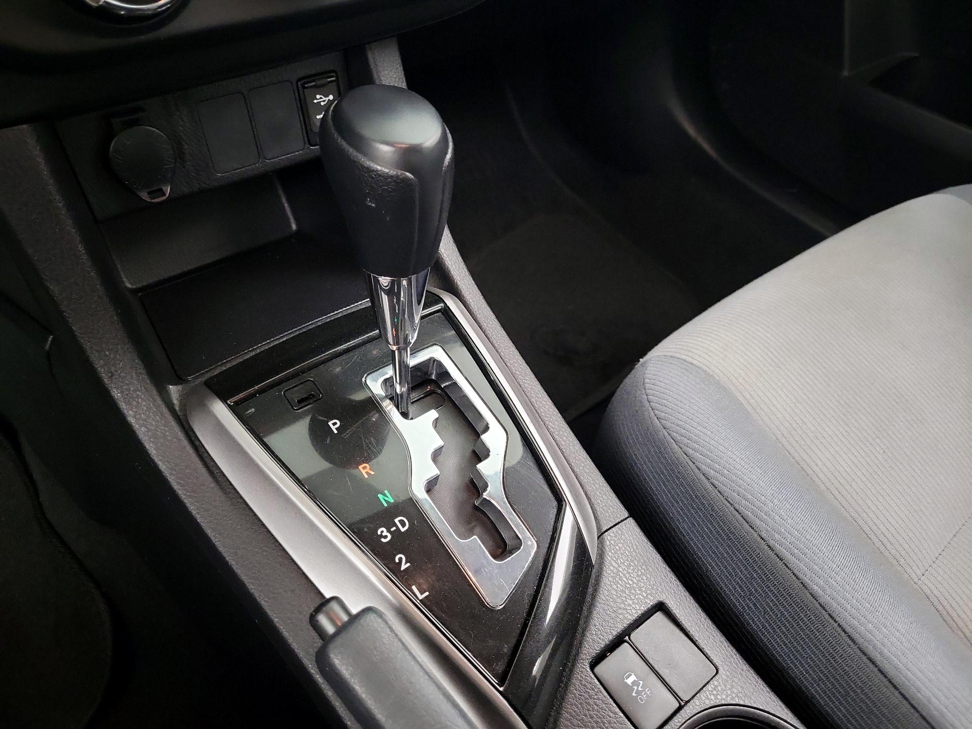 Thumbnail: 2015 Toyota Corolla - 16
