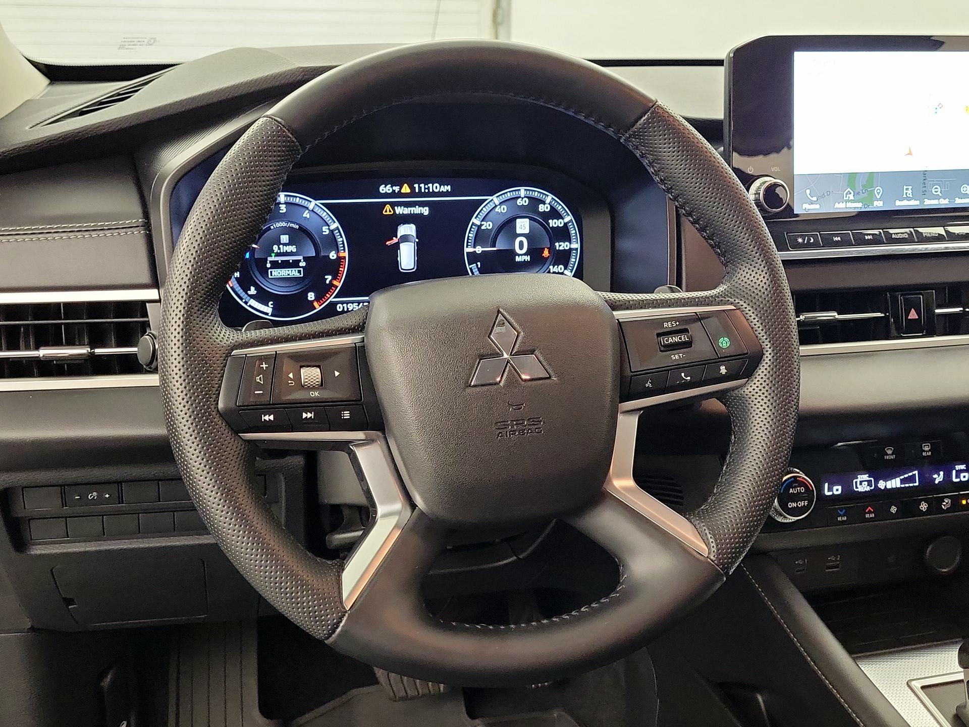 Thumbnail: 2024 Mitsubishi Outlander - 10