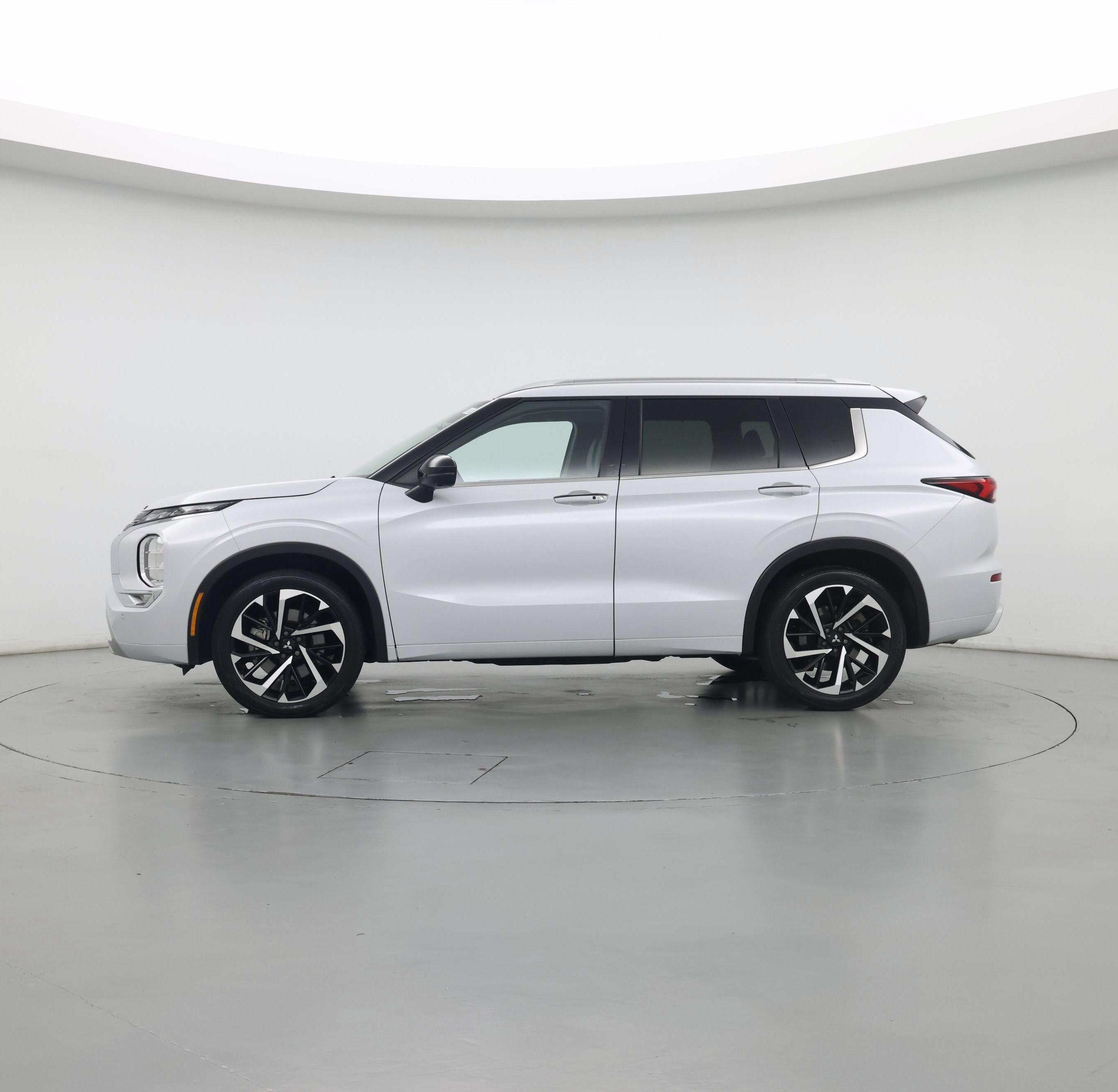 Thumbnail: 2024 Mitsubishi Outlander - 3