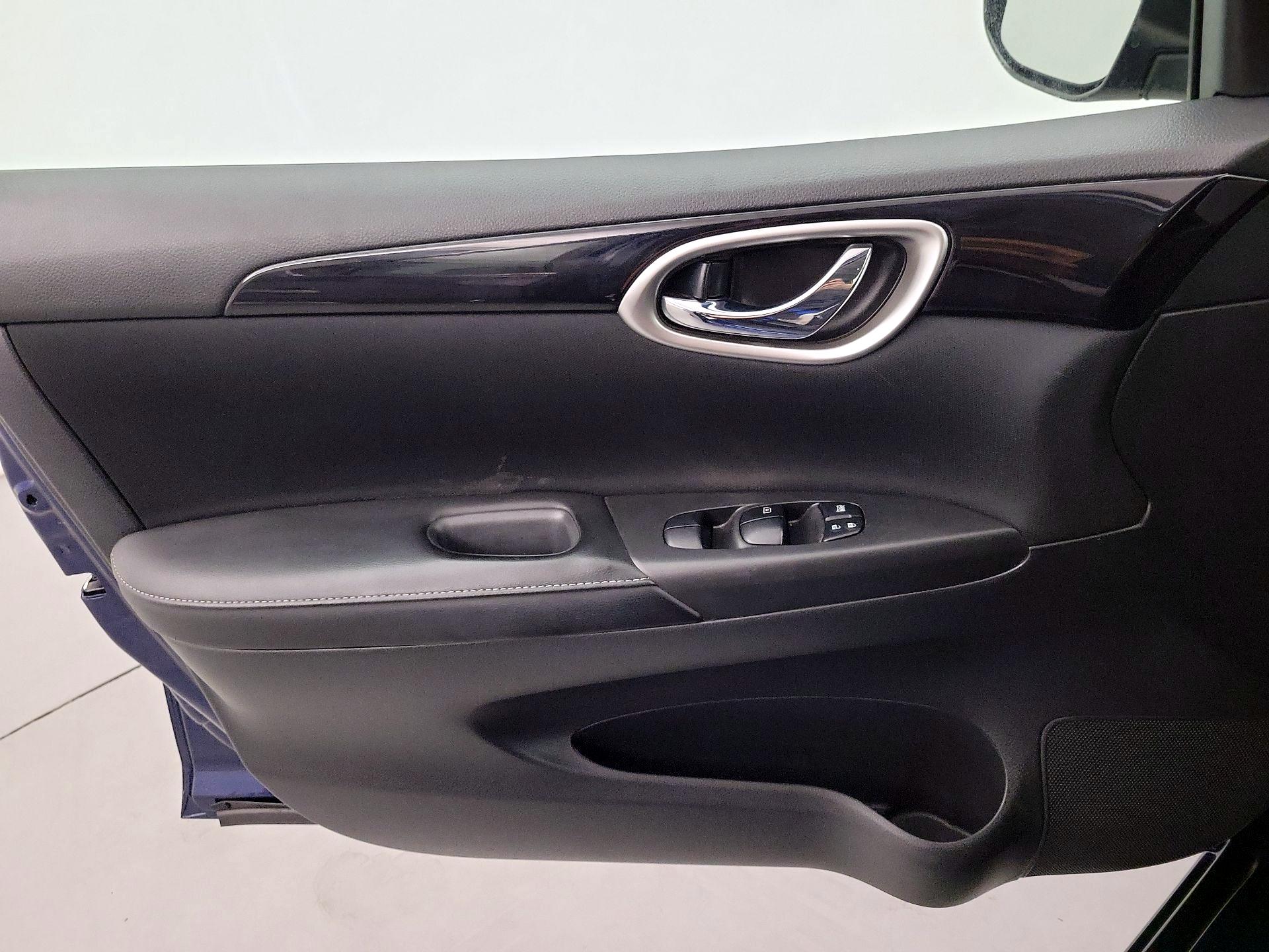 Thumbnail: 2019 Nissan Sentra - 12